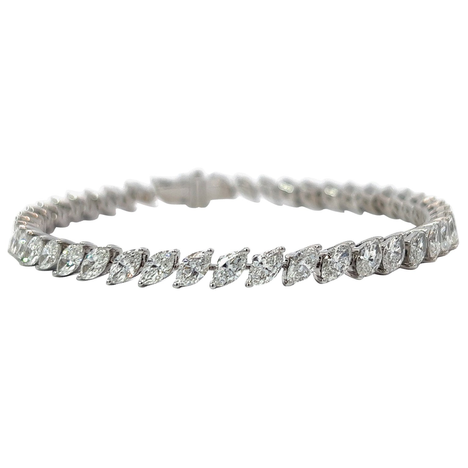 Diagonal-Tennisarmband mit Diamanten im Marquiseschliff in 18KW (8,53 Karat VVS) von Arnav im Angebot