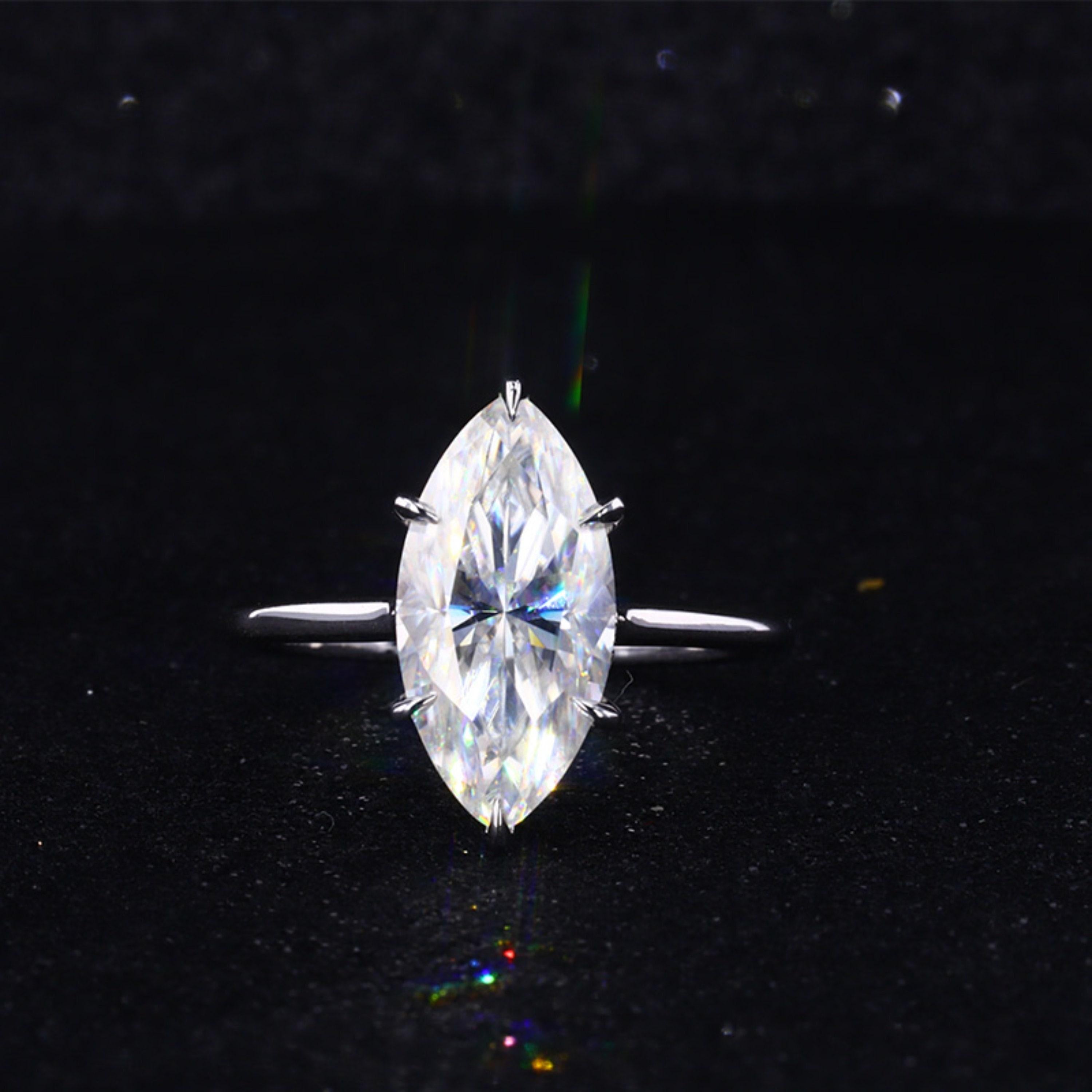 Im Angebot: Verlobungsring mit Diamanten im Marquiseschliff, Vintage-Diamant-Set () 2
