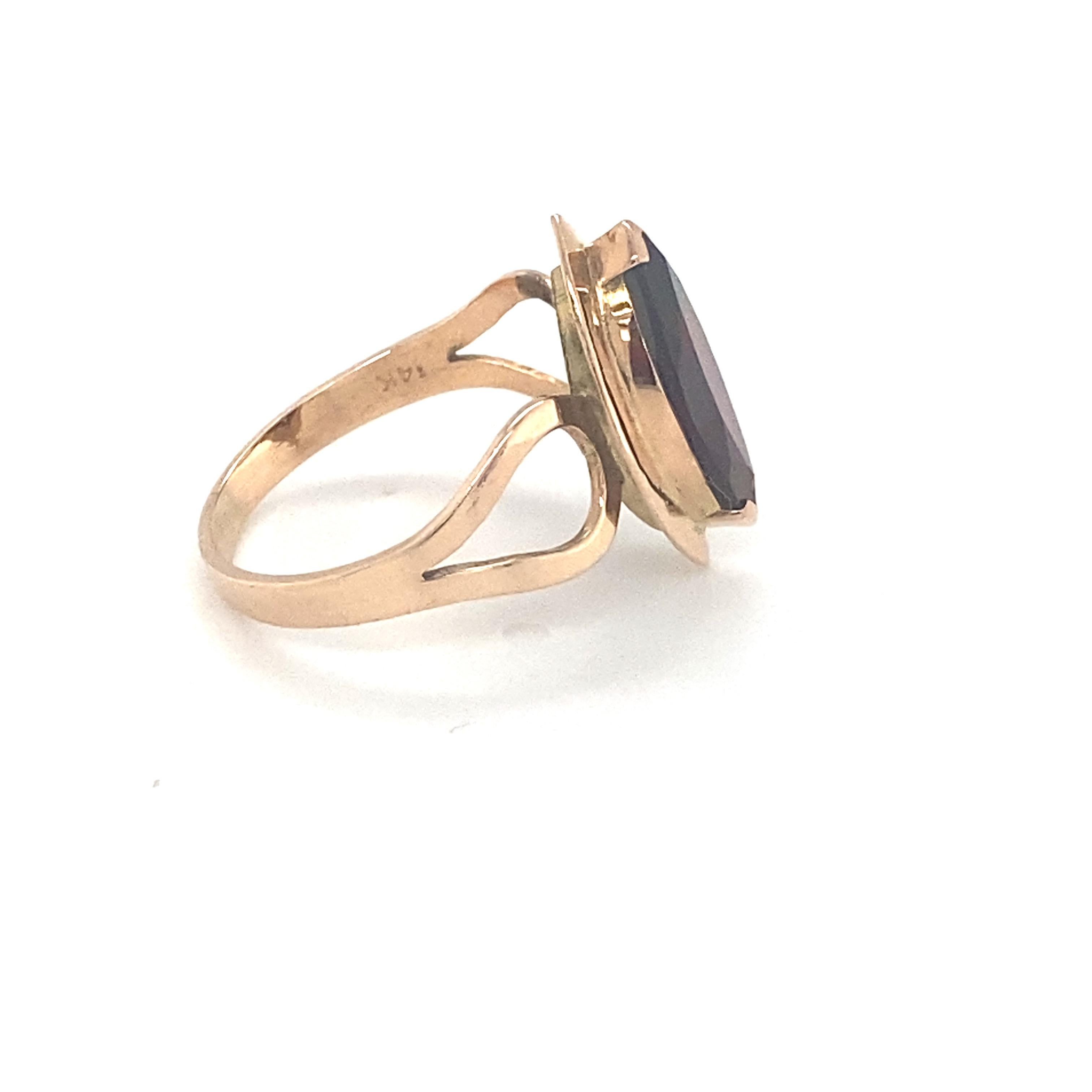 Marquise Cut Garnet Yellow Gold Solitaire Ring In New Condition For Sale In Trumbull, CT