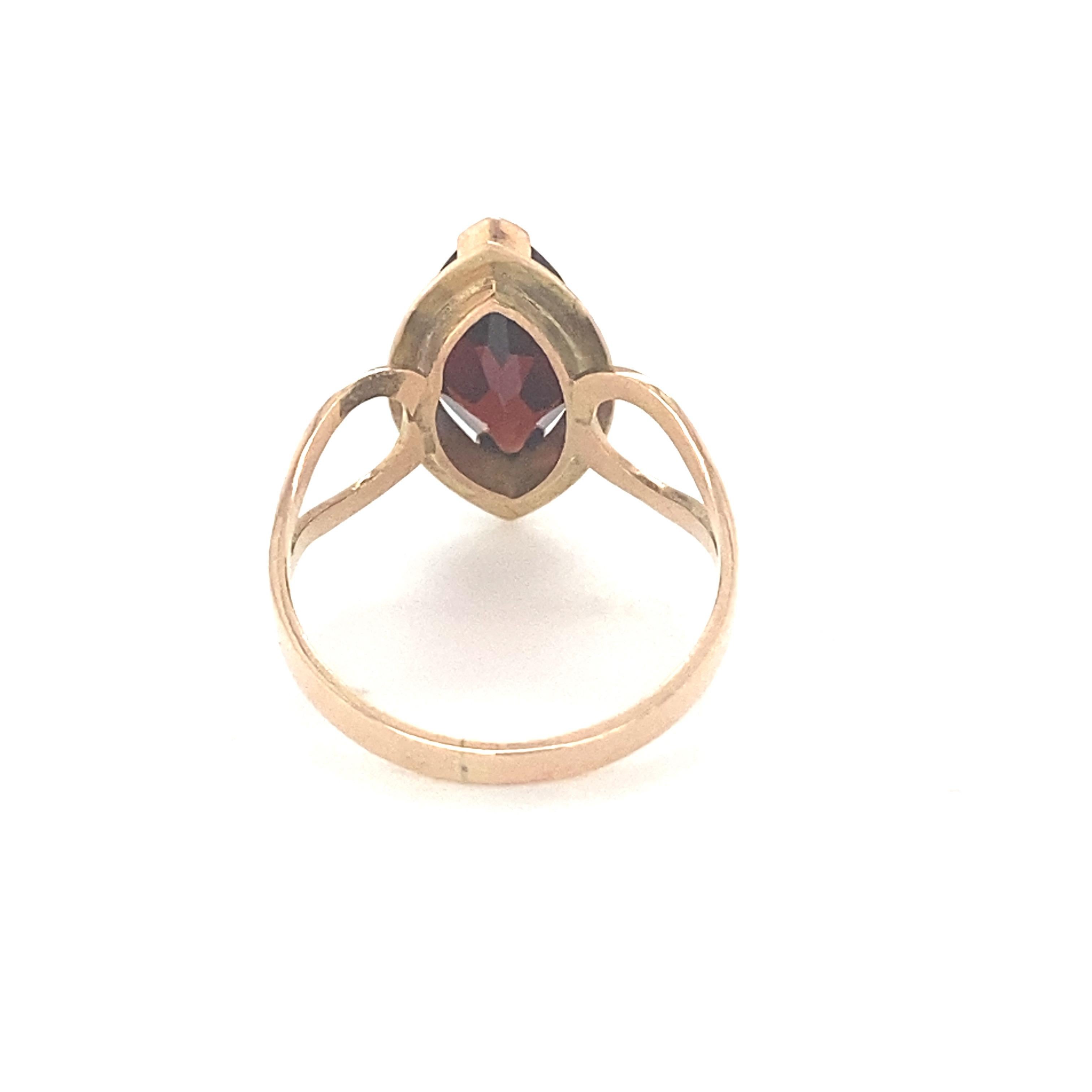Marquise Cut Garnet Yellow Gold Solitaire Ring For Sale 2