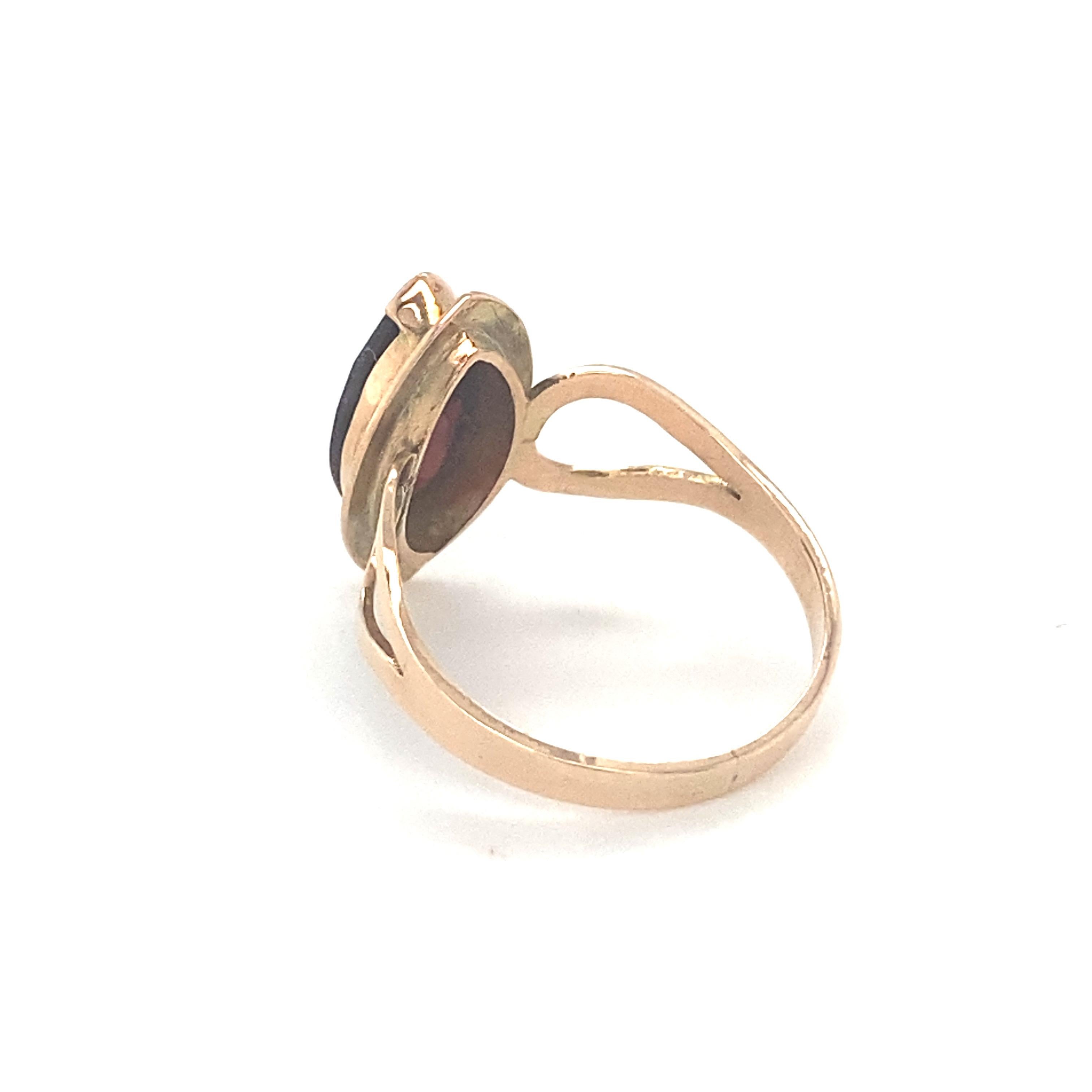 Marquise Cut Garnet Yellow Gold Solitaire Ring For Sale 3