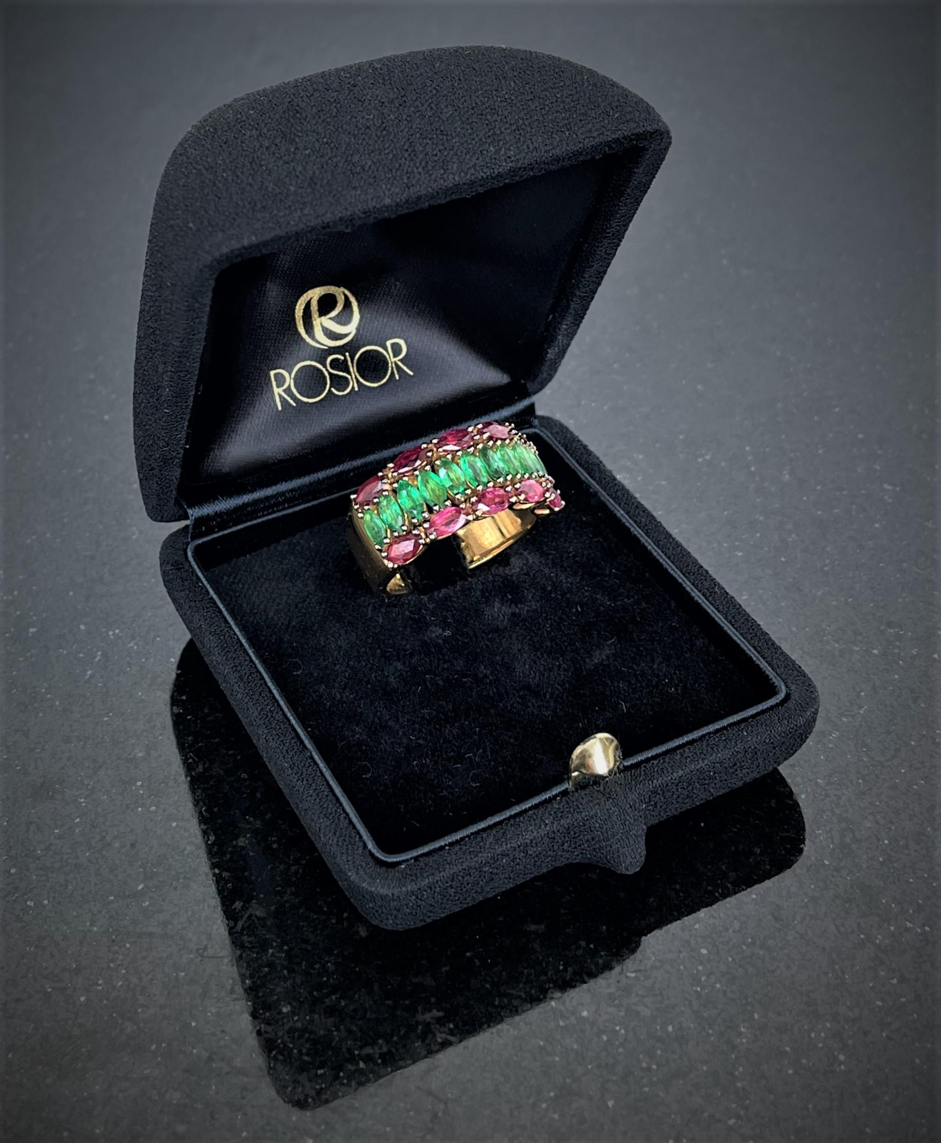 Vintage Rosior Marquise Cut Ruby and Emerald Cocktail Ring set in Yellow Gold In New Condition In Porto, PT