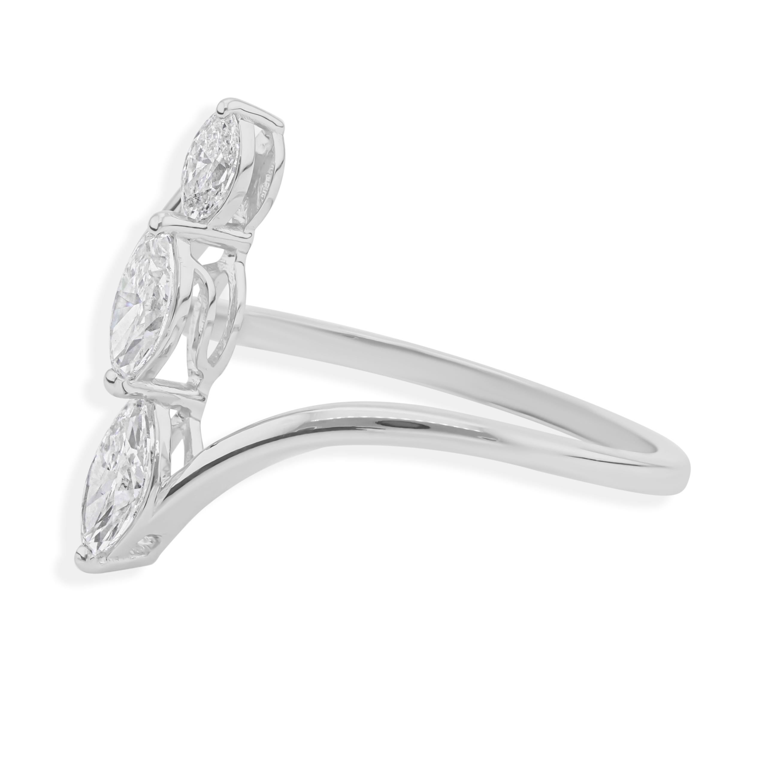 En venta: Anillo minimalista de diamantes talla marquesa SI Claridad Color HI Oro blanco 18k  5