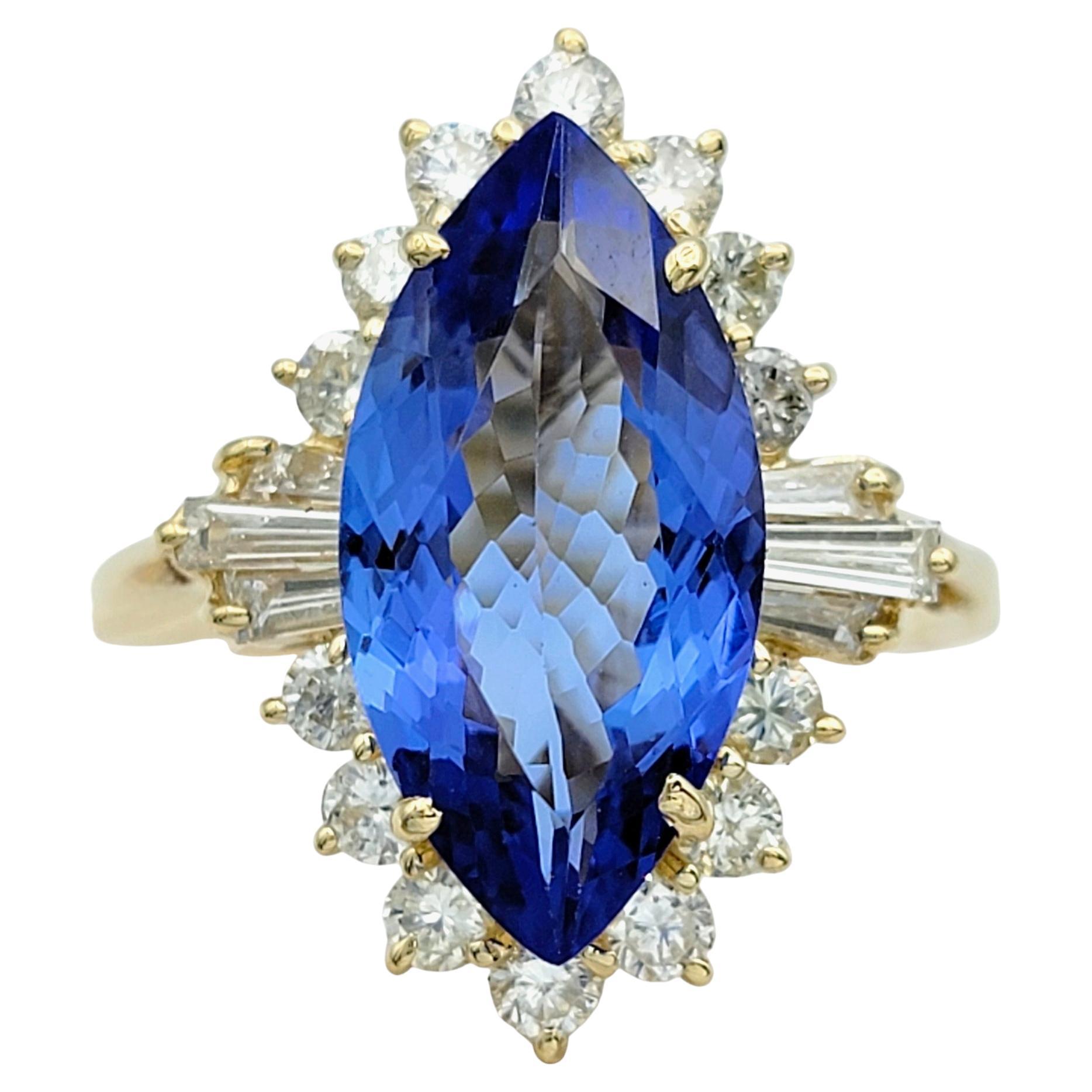 Anillo de cóctel de tanzanita talla marquesa con diamantes en oro amarillo de 14 quilates