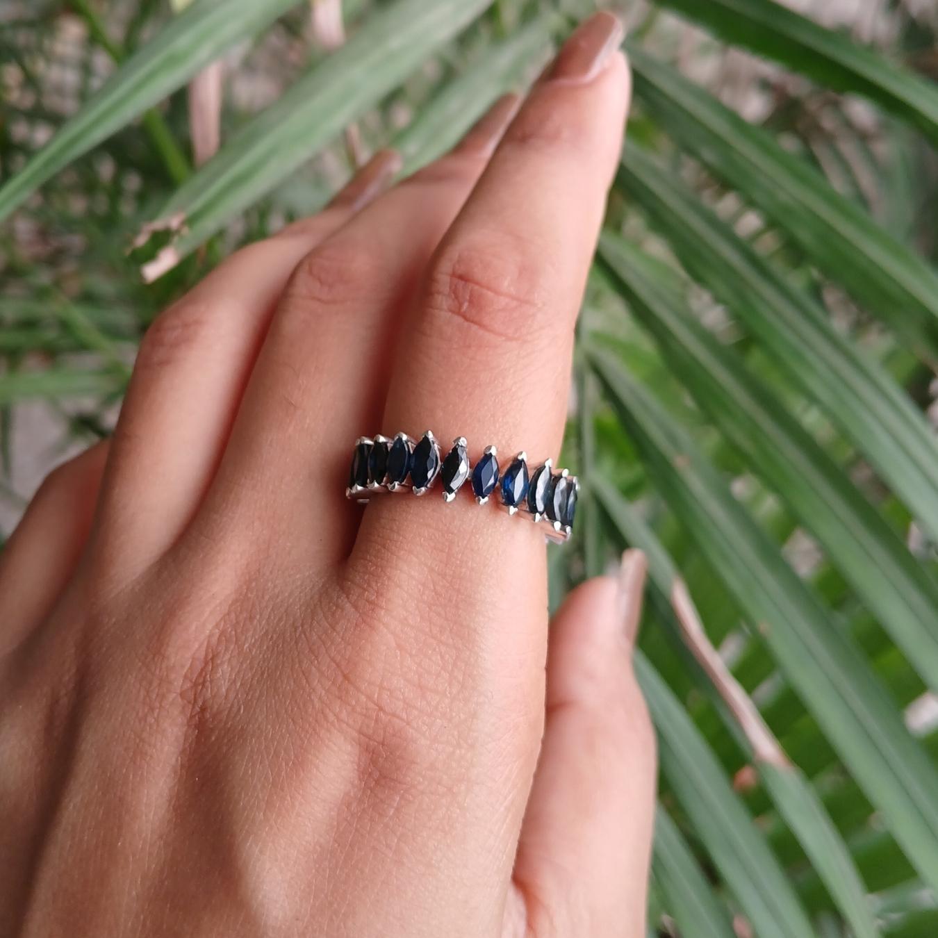 En vente :  Bague empilable pour mère en argent sterling 925 avec saphir bleu profond marquise 12