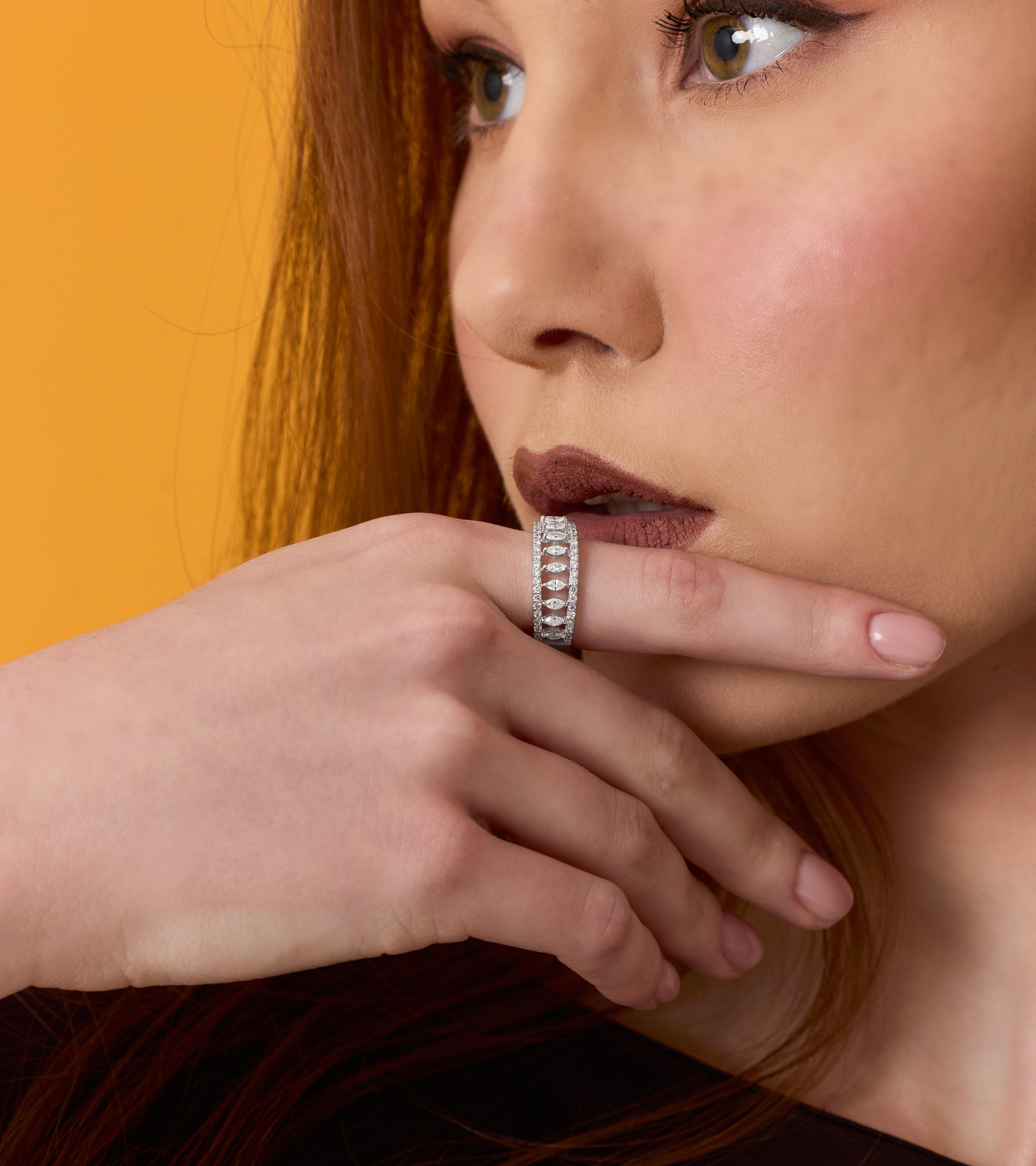 En vente :  Bague demi-éternité en or massif avec diamant Marquise 0,75ct 4
