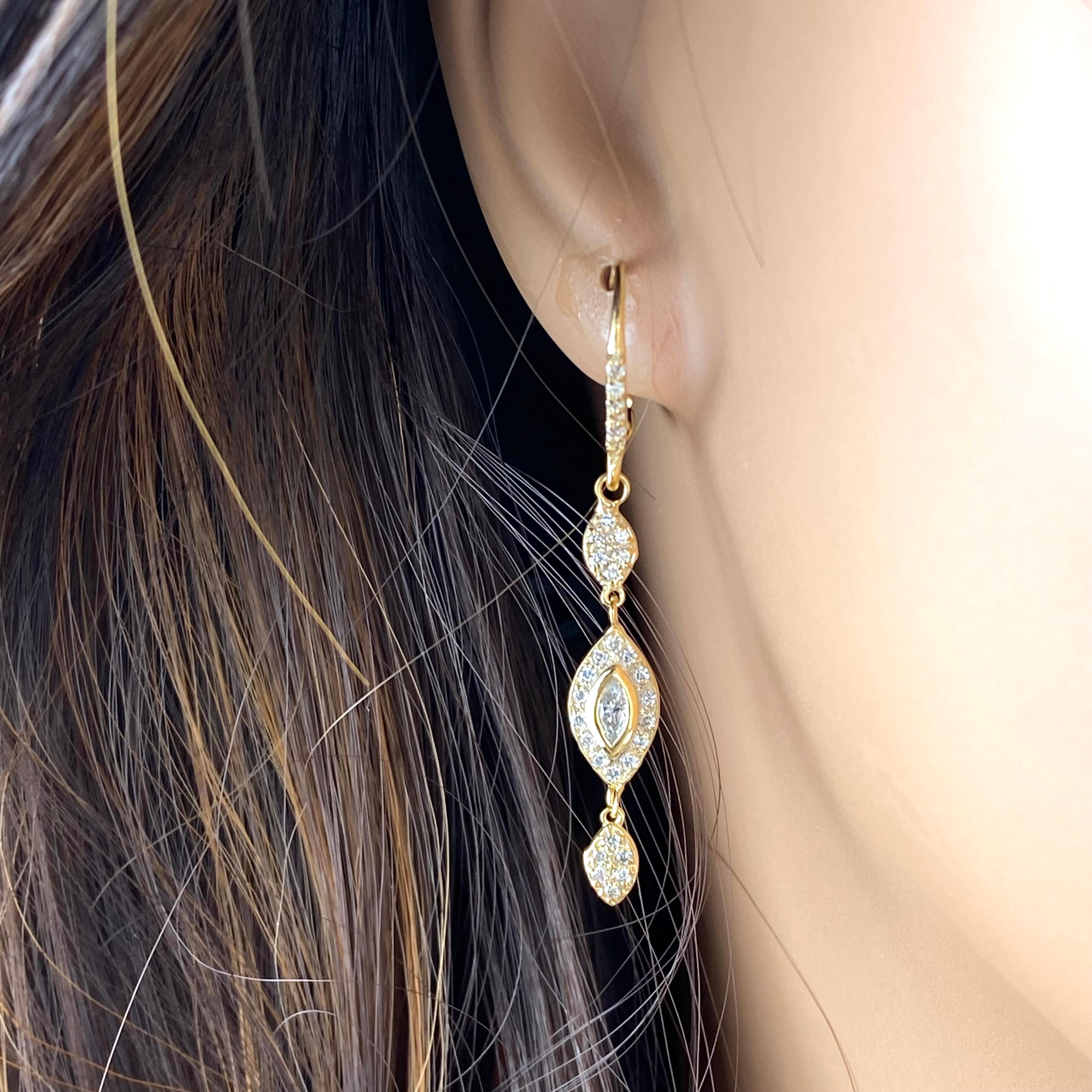   Boucles d'oreilles en or jaune 18 carats avec diamant marquise de 1,25 carat et d'une longueur de 1,70 pouce  en vente 5