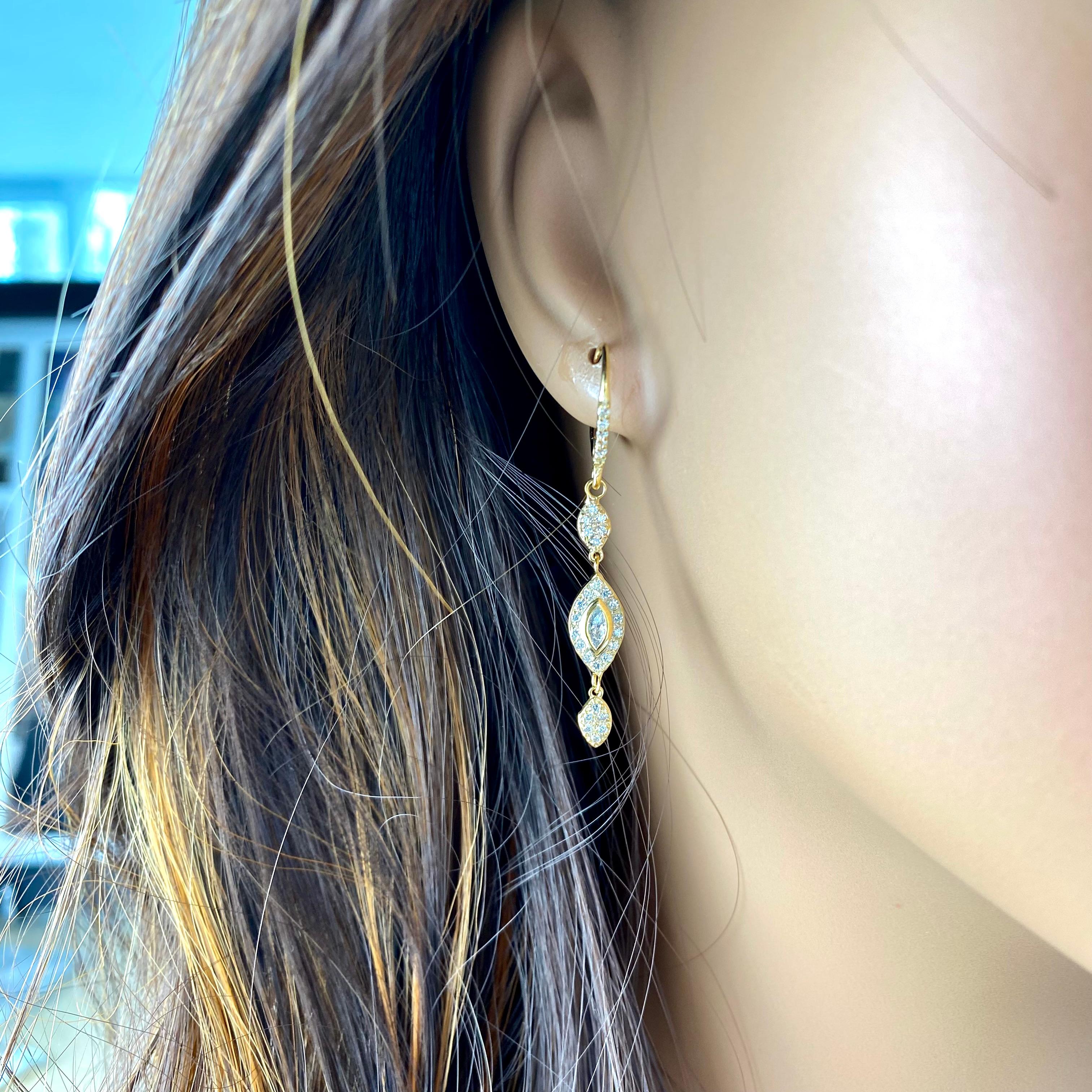 Contemporain   Boucles d'oreilles en or jaune 18 carats avec diamant marquise de 1,25 carat et d'une longueur de 1,70 pouce  en vente