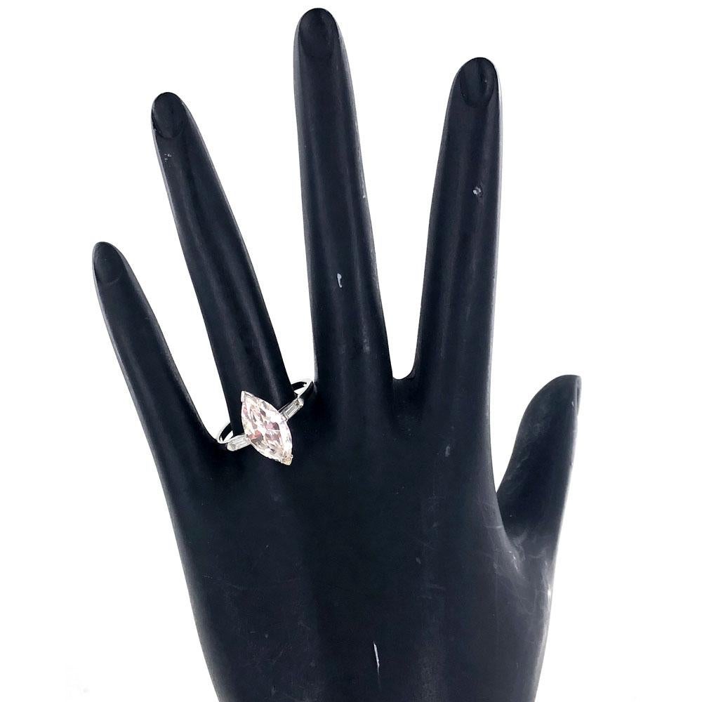 Modern Marquise Diamond 18 Karat White Gold Engagement Ring