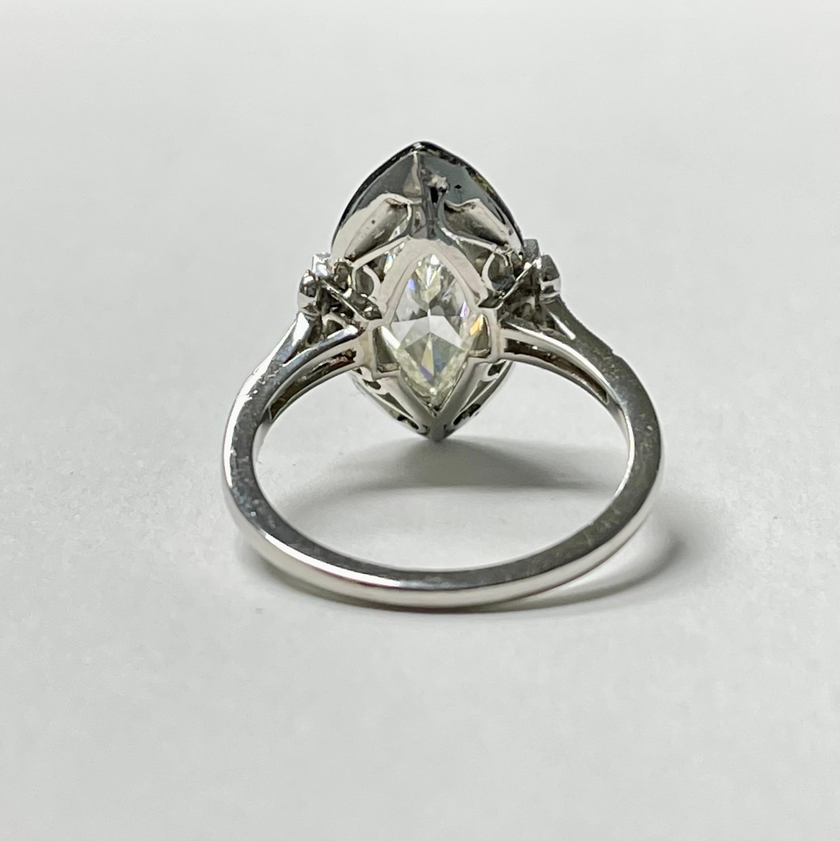 Bague de fiançailles en platine avec diamant marquise et émail Neuf - En vente à New York, NY