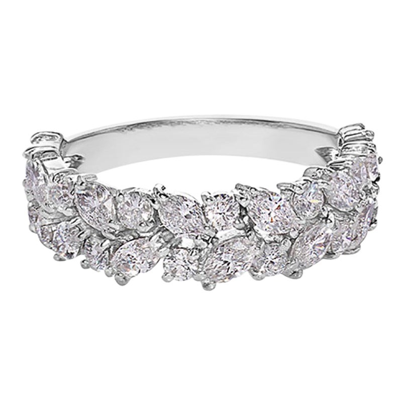 Fede nuziale a mezza eternità con diamante marquise e diamanti tondi in oro bianco 18 carati