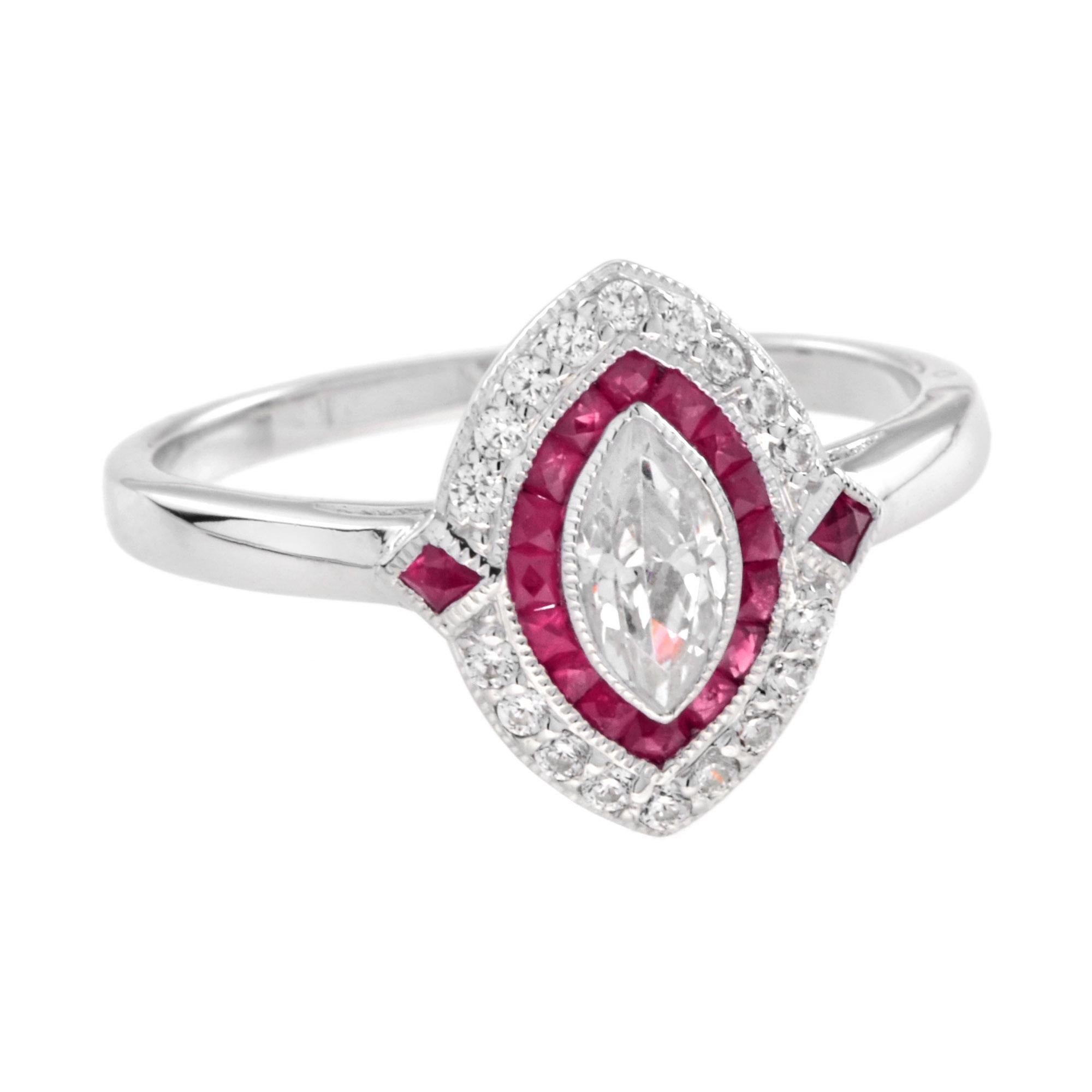 Un diamante a forma di marquise al centro. È circondato da un'aureola di rubini e diamanti, con un secondo anello esterno delle stesse gemme per una maggiore brillantezza. Un piccolo rubino su ciascun lato completa il design, offrendo un perfetto