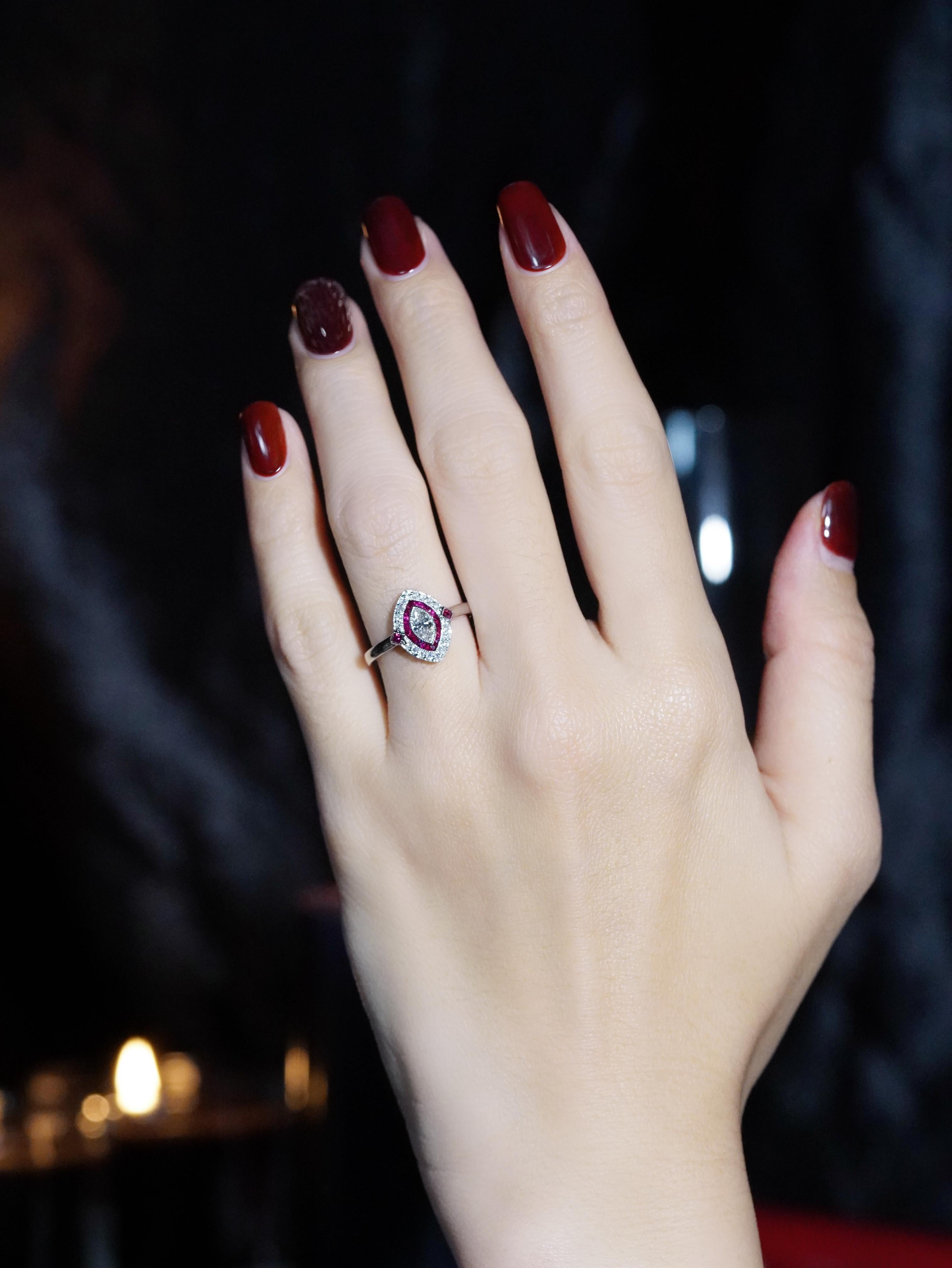 Bague de fiançailles de style Art déco en or blanc 18 carats, diamant marquise et rubis Neuf - En vente à Bangkok, TH