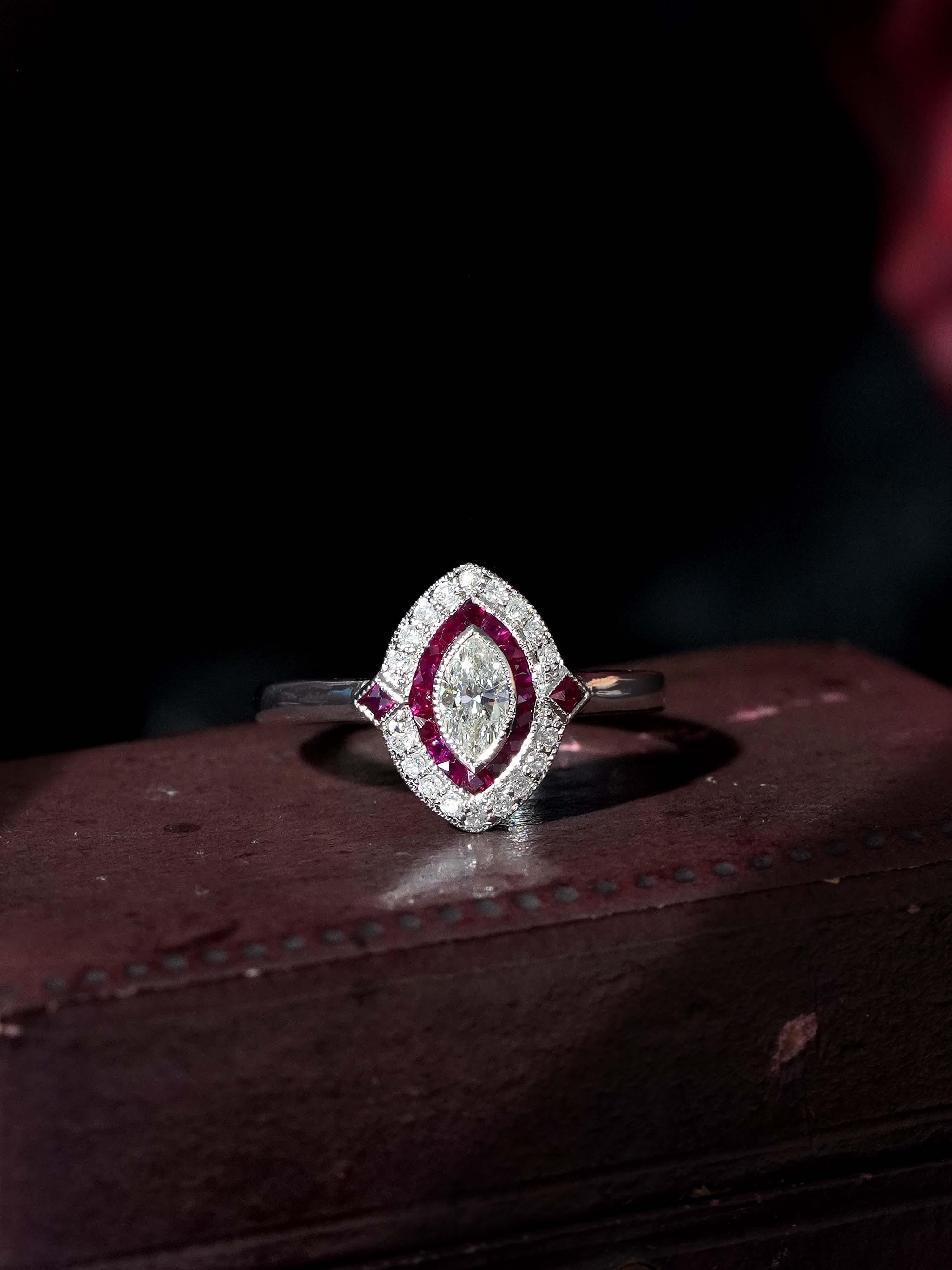 Bague de fiançailles de style Art déco en or blanc 18 carats, diamant marquise et rubis Pour femmes en vente