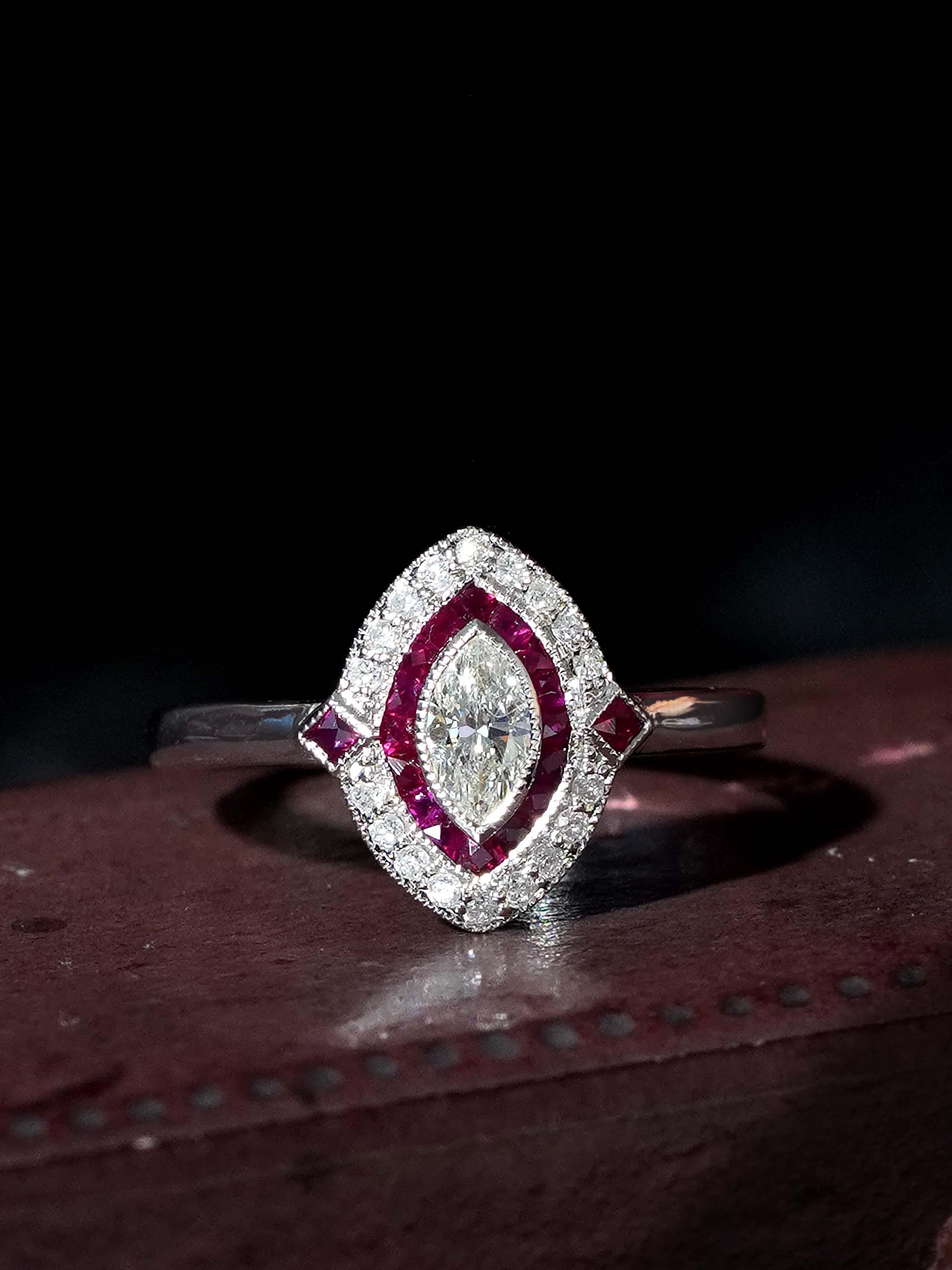 Bague de fiançailles de style Art déco en or blanc 18 carats, diamant marquise et rubis en vente 1