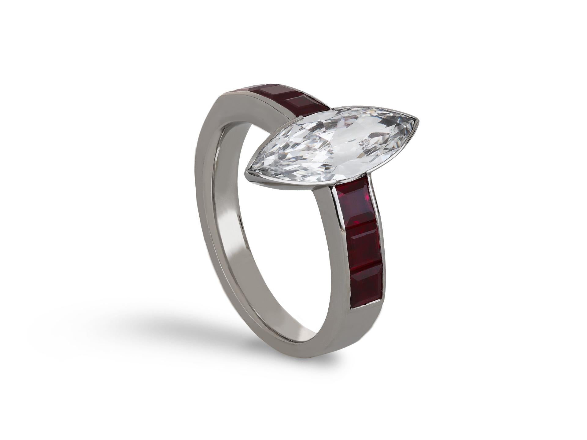 Taglio marquise Anello convertibile con diamante marquise e rubino, 1950 circa. in vendita