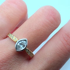 Anillo de compromiso art déco diamante marquesa oro amarillo 18k