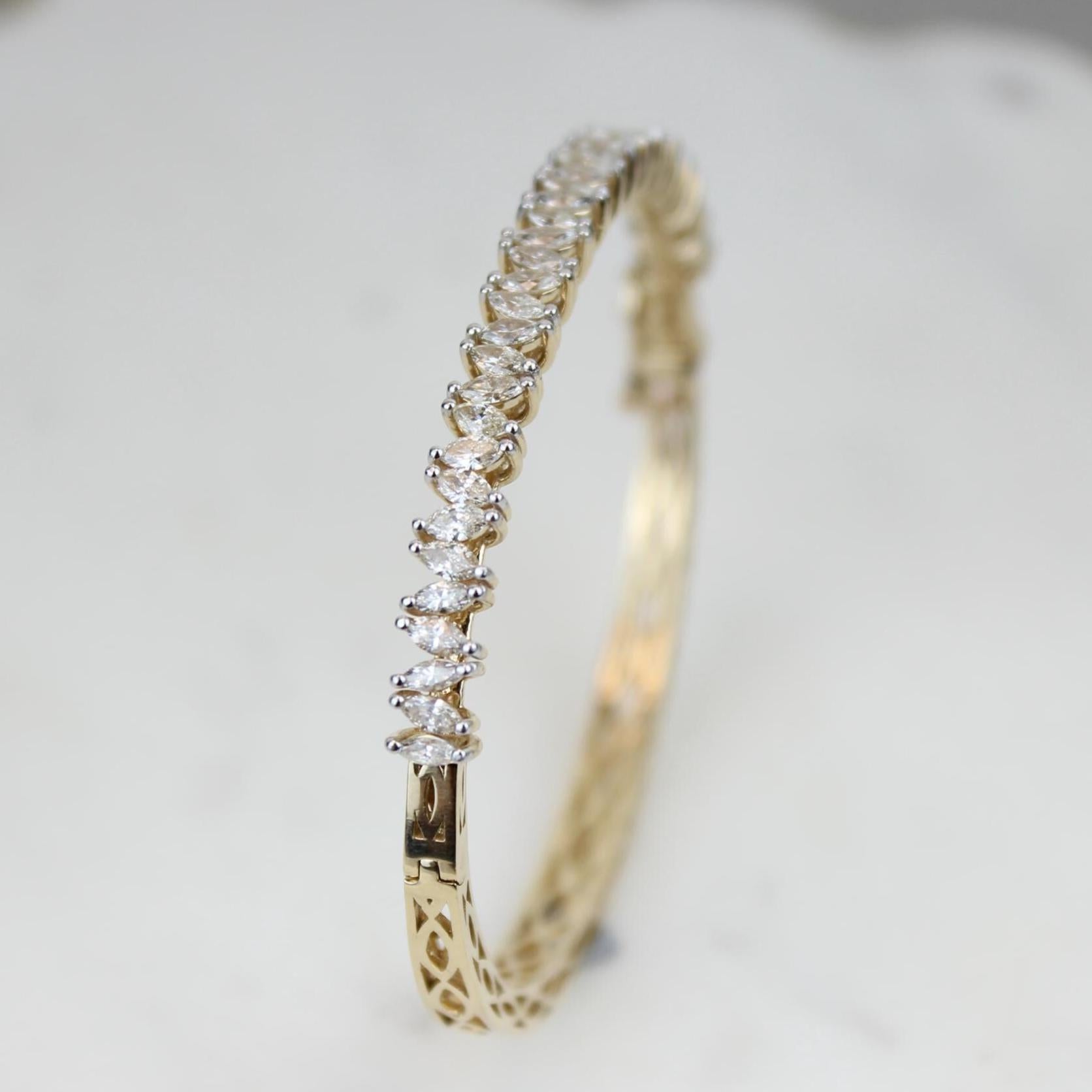 Marquise Diamond Bangle Bracelet in 14K Solid Gold (Certified) In New Condition For Sale In New Delhi, DL