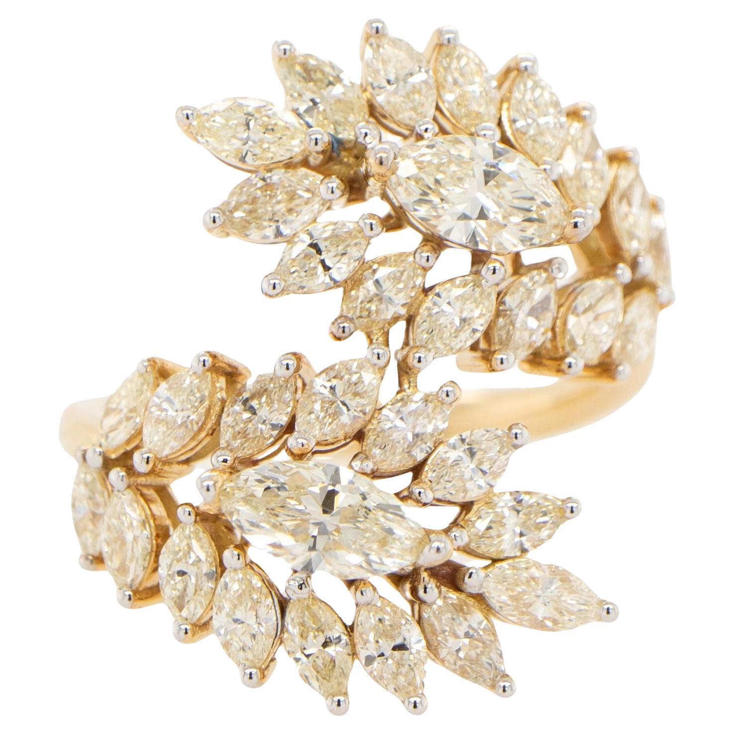 Bague bypass en or jaune 18 carats avec diamants marquises de 3 carats en vente
