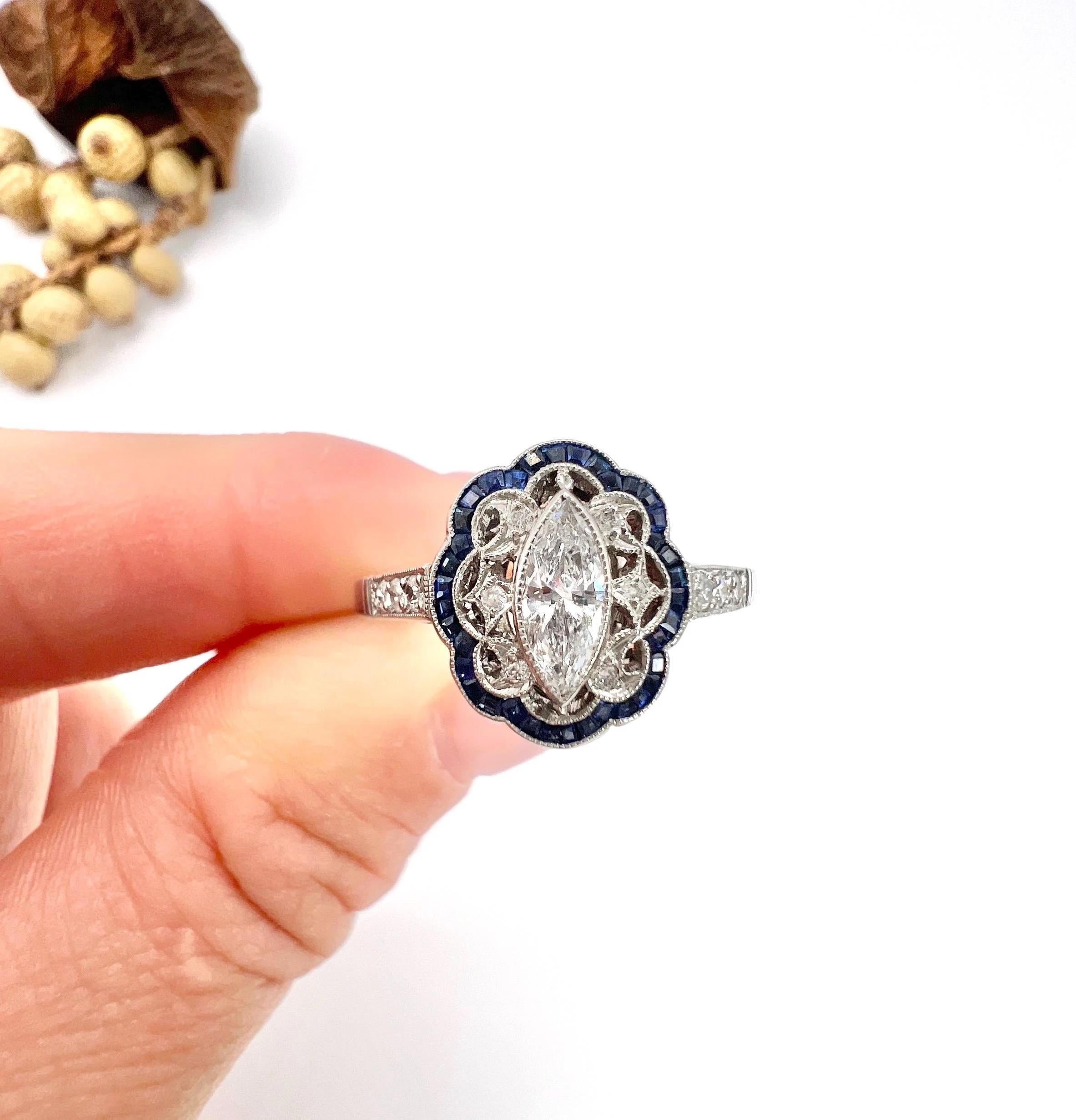 Anello a grappolo con diamante marquise e zaffiro calibrato in stile Art Déco in vendita 6
