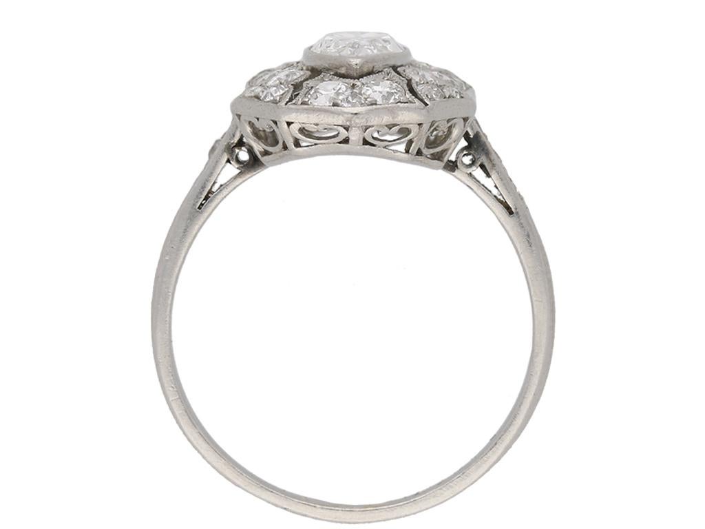 Marquise Diamant-Cluster-Ring, um 1925. (Art déco) im Angebot