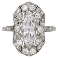 Bague à grappes de diamants en forme de marquise, vers 1925.