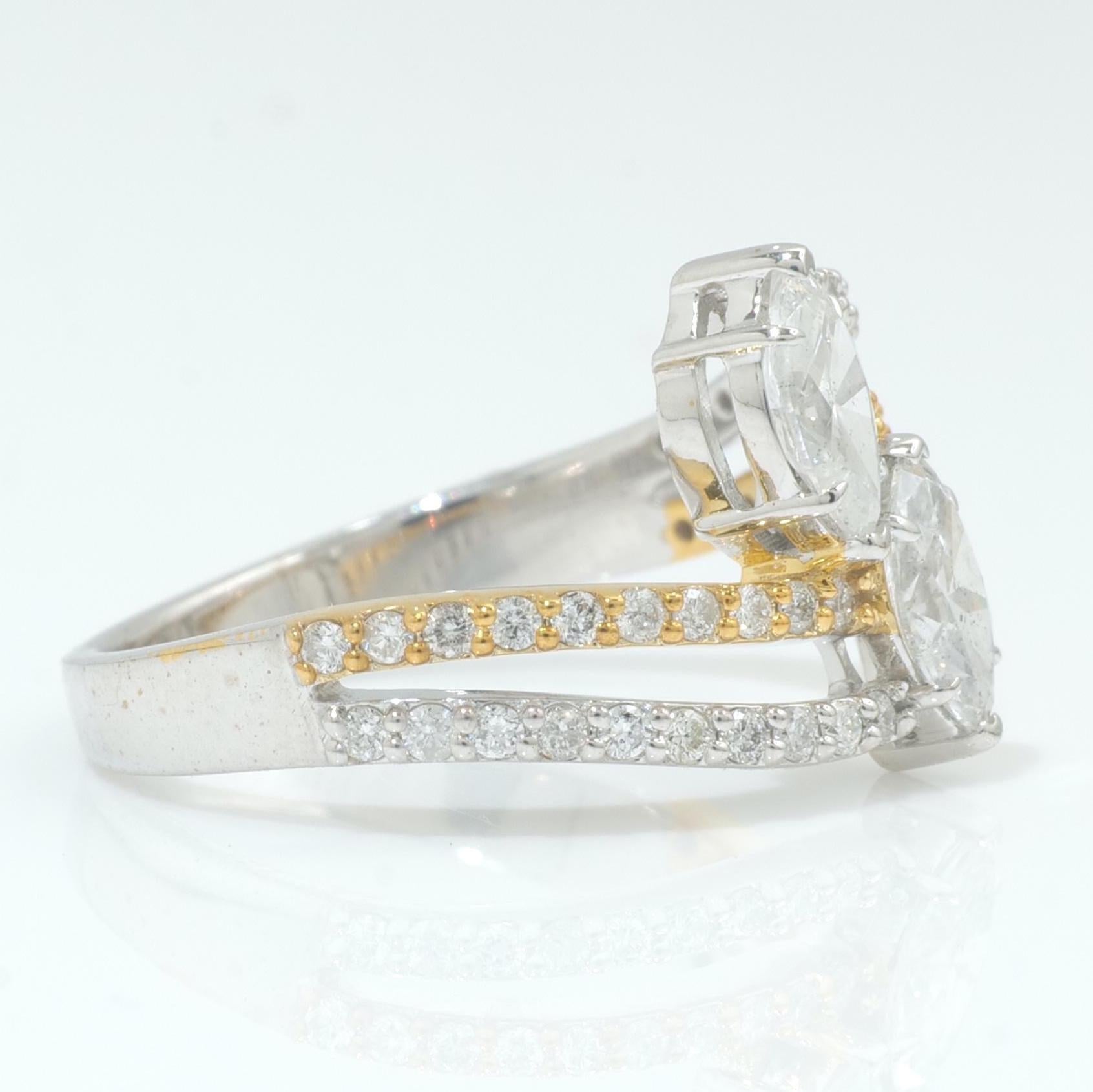 Anello con croce di diamanti Marquise in oro massiccio 14k (certificato) In condizioni Nuovo in vendita a New Delhi, DL