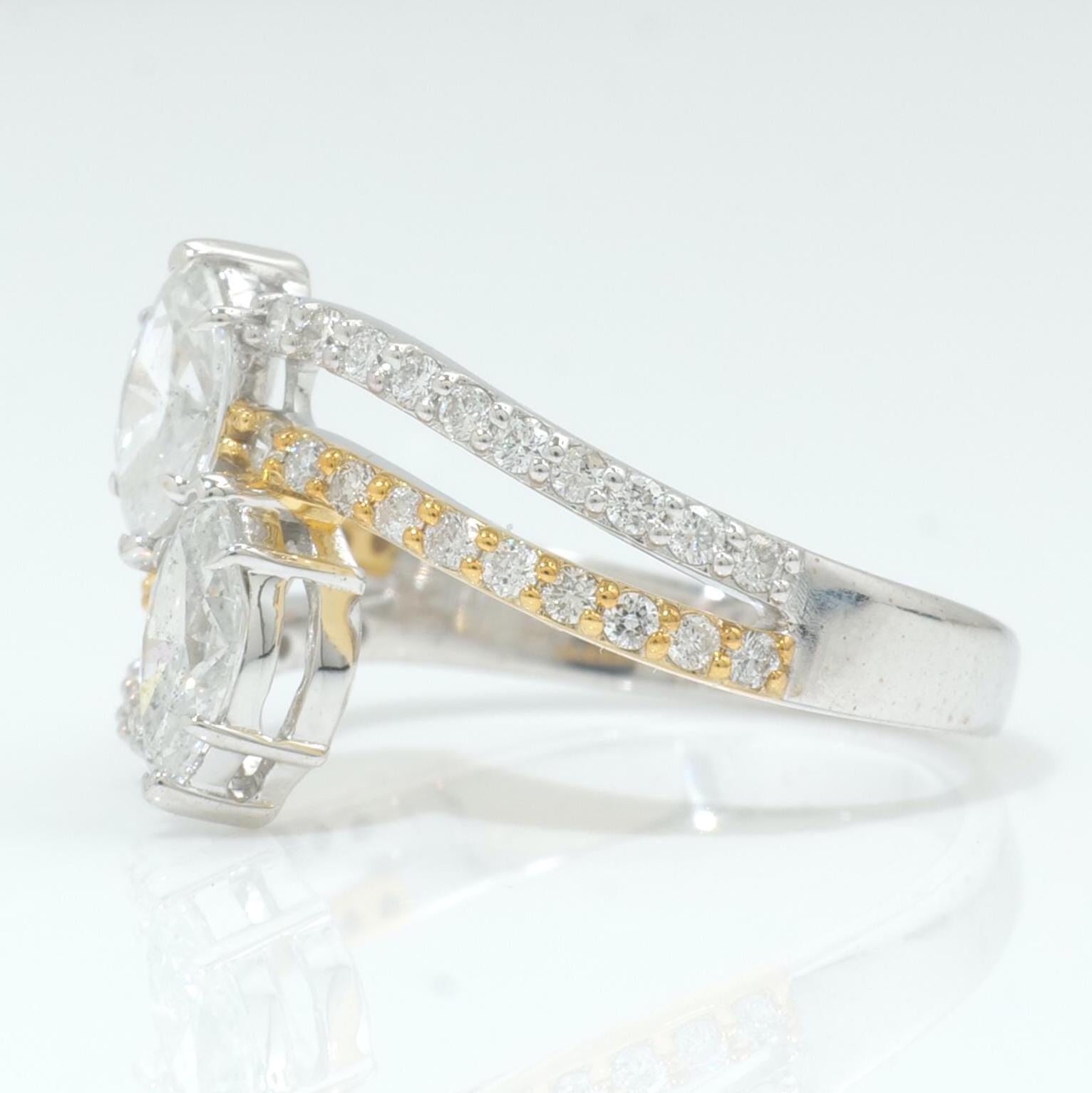Donna Anello con croce di diamanti Marquise in oro massiccio 14k (certificato) in vendita