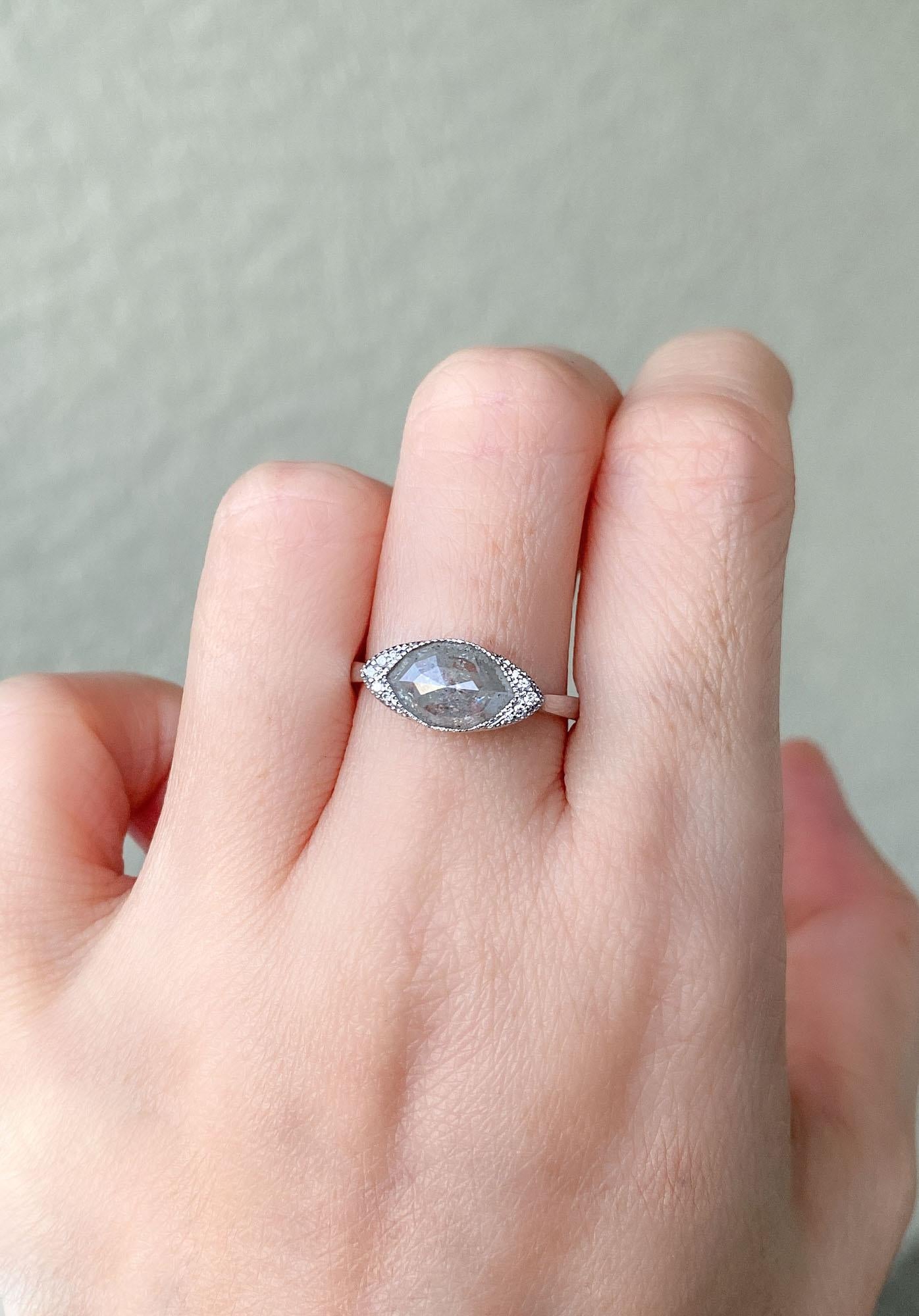 Verlobungsring aus 14 Karat Weißgold mit Marquise-Diamant Ost-West Sideways Set AD2226 für Damen oder Herren
