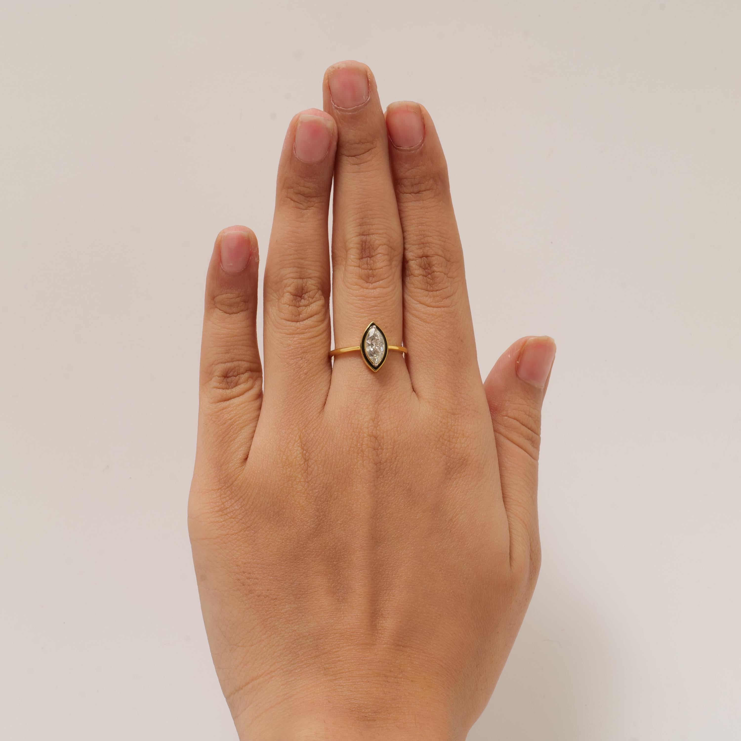 Art Déco Anello aureola con diamante marquise e smalto in oro massiccio 14k (certificato) in vendita