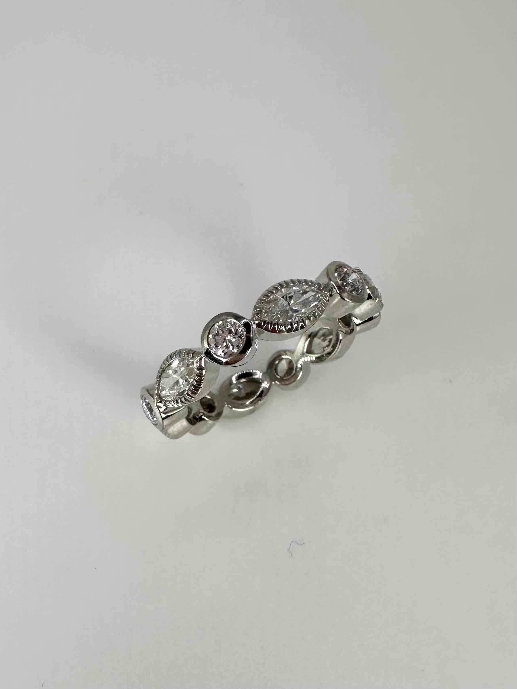 Bague d'éternité en diamant marquise grande taille PLATINUM Bague en diamant 1,7 carat  Unisexe en vente