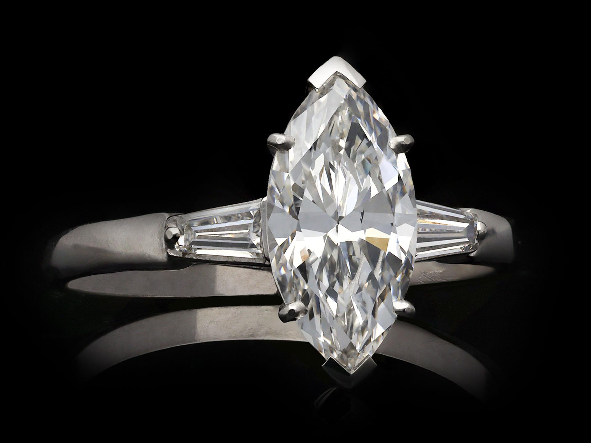 Marquise diamond flanked solitaire ring, circa 1950. For Sale 1