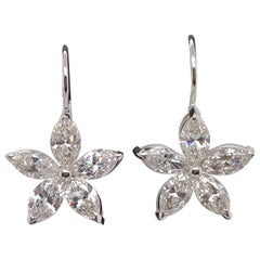 Florale Tropfenohrringe aus 14 Karat Weißgold mit Diamant im Marquiseschliff