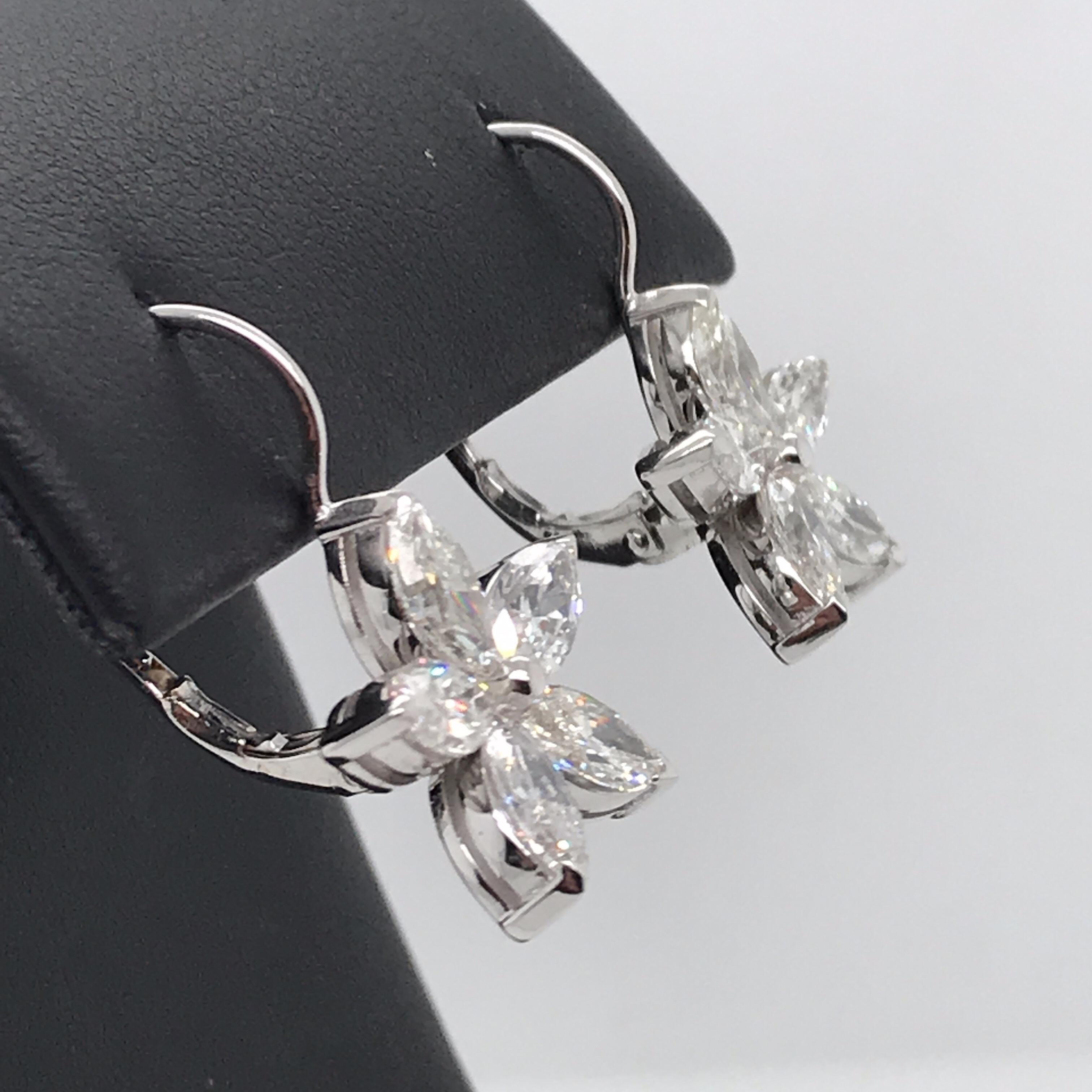 Florale Tropfenohrringe aus 14 Karat Weißgold mit Diamant im Marquiseschliff 4