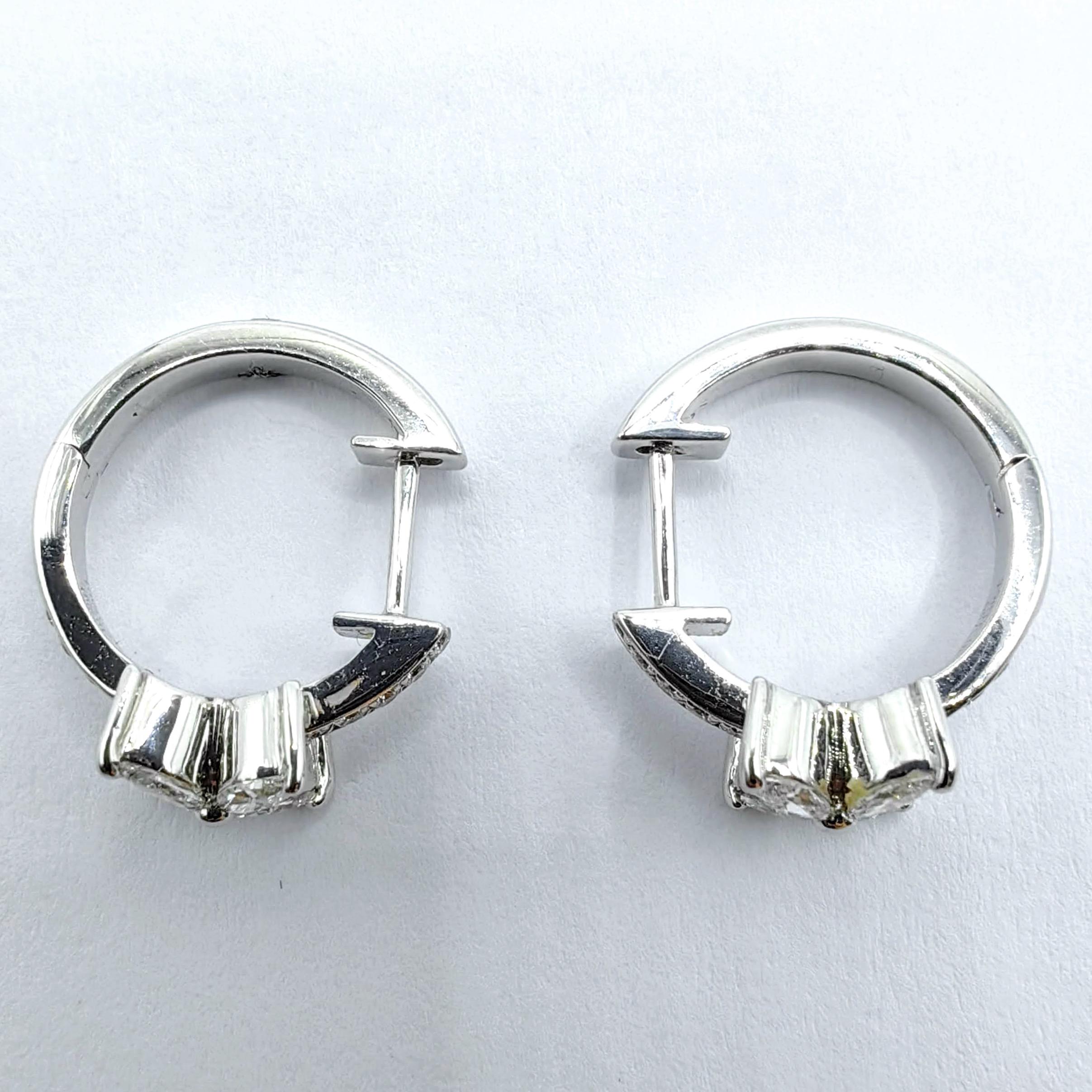 Pendientes de aro de oro blanco de 18 quilates con flor de diamante marquesa y pavé de diamantes talla redonda en venta 3