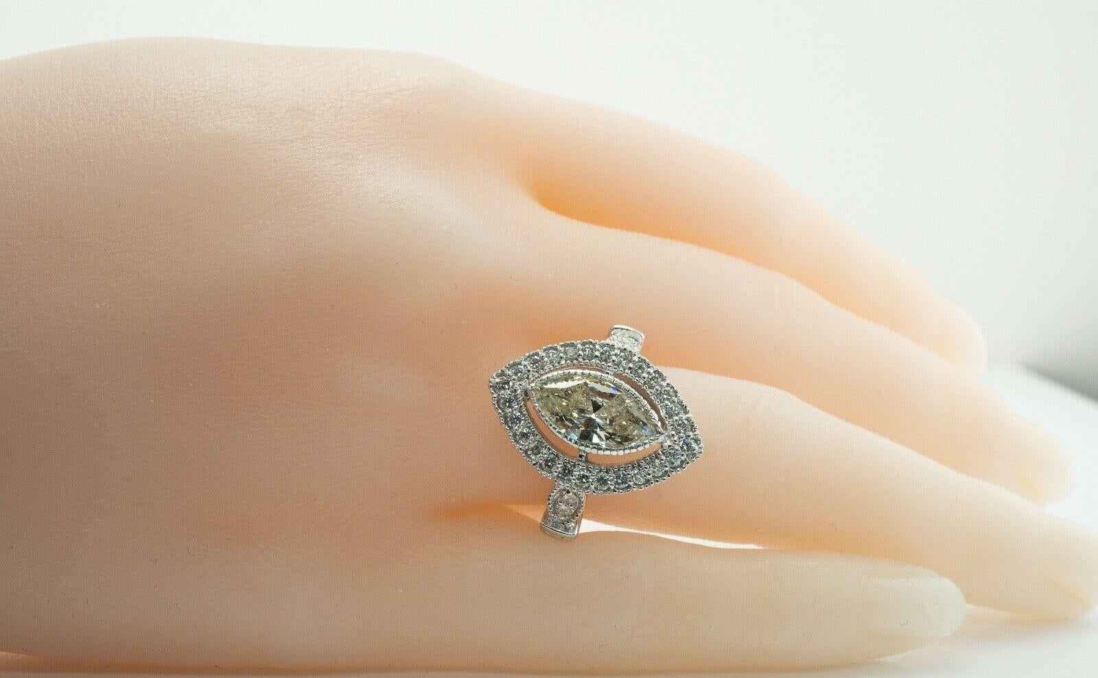 Anillo de diamantes marquesa de compromiso de oro blanco de 18 quilates 3,10 TDW Del Co en Bueno estado para la venta en East Brunswick, NJ
