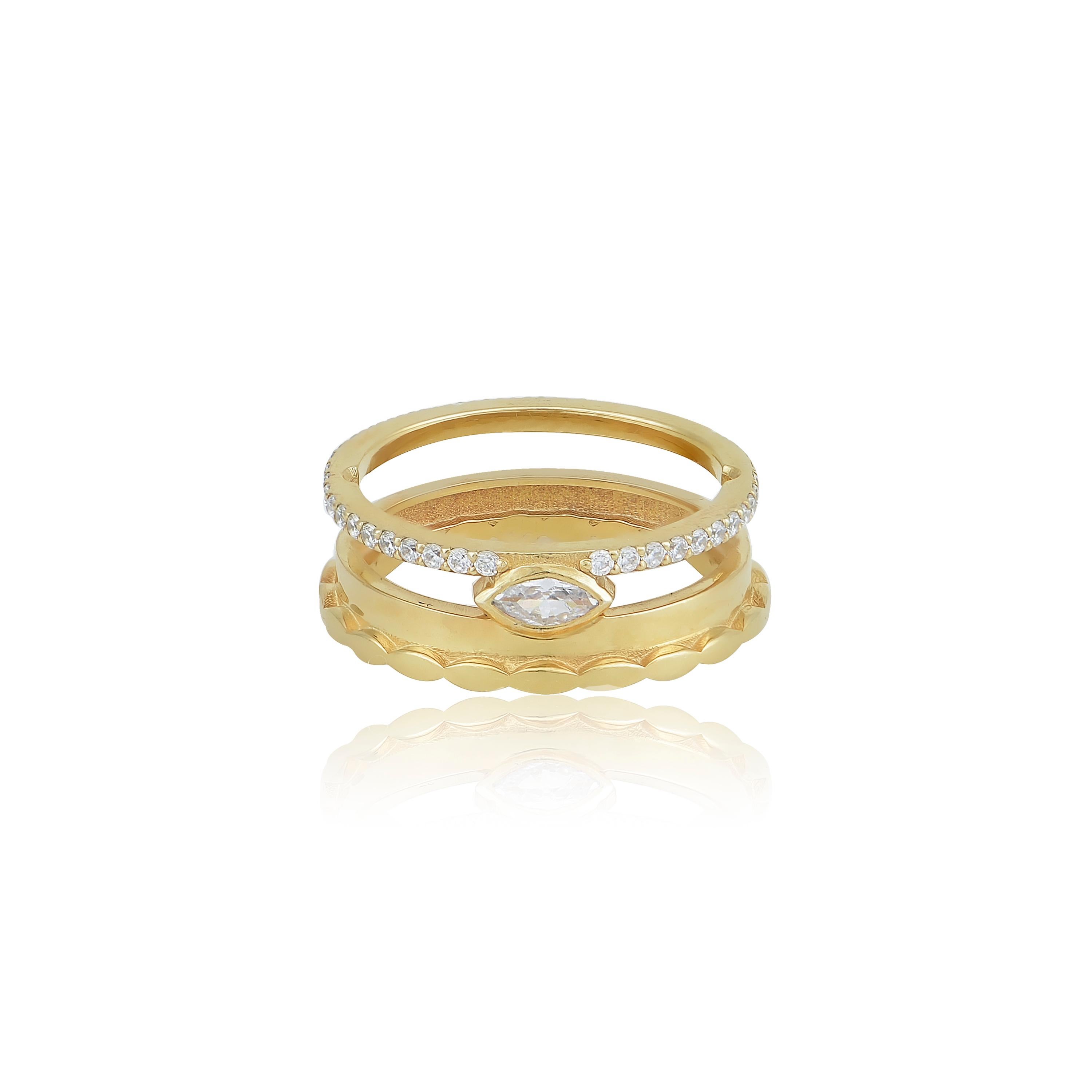 Designer: Alexia Gryllaki
Abmessungen: 7x22mm
Ring Größe UK M 1/2 US 6 1/2
Gewicht: ca. 5,6 g  
Barcode: NEX4004

Ring mit Marquise-Muster aus 18 Karat Gelbgold mit farblosen Diamanten im Marquise- und runden Brillantschliff (ca. 0,60cts).

Der Ring