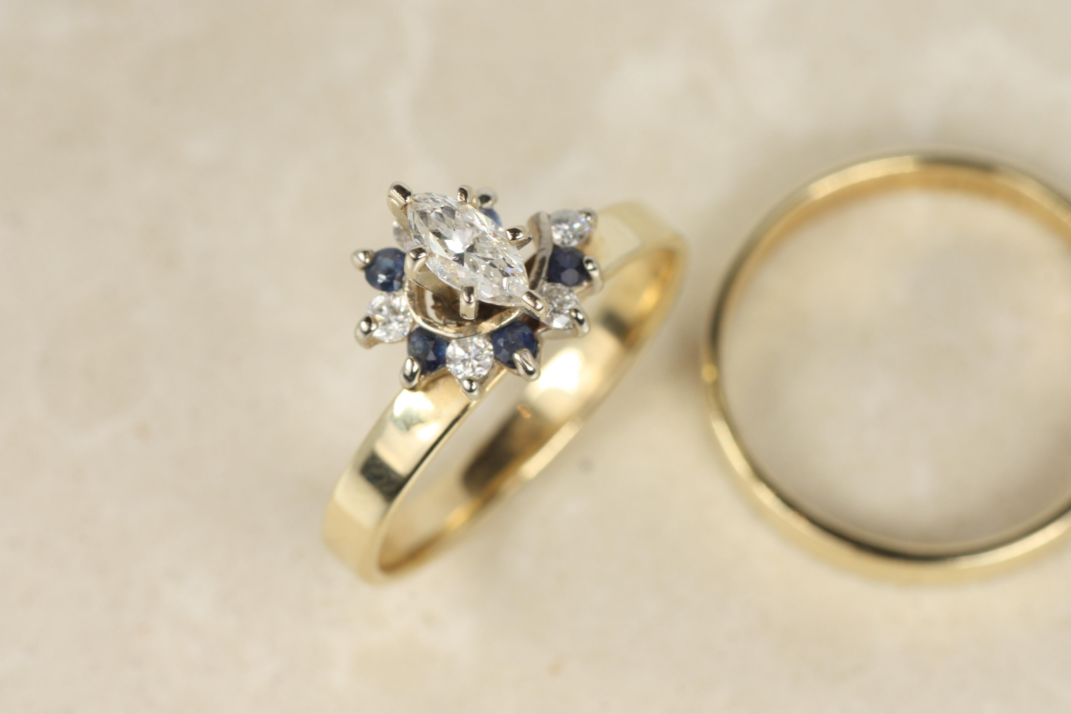 Taille Marquise Bague de fiançailles et alliance en or jaune 14K avec diamant et saphir en forme de marquise en vente