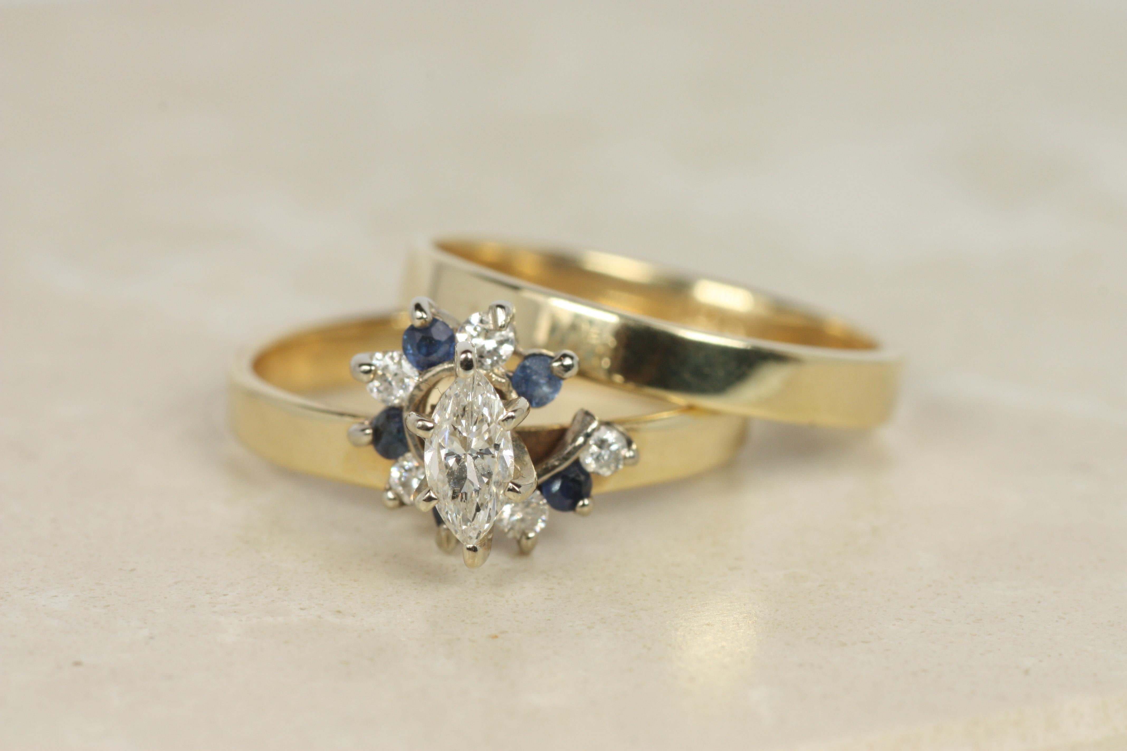Bague de fiançailles et alliance en or jaune 14K avec diamant et saphir en forme de marquise en vente 1
