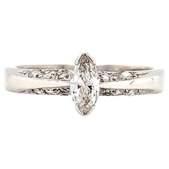 Anello di fidanzamento con diamante solitario Marquise in oro bianco 18 carati