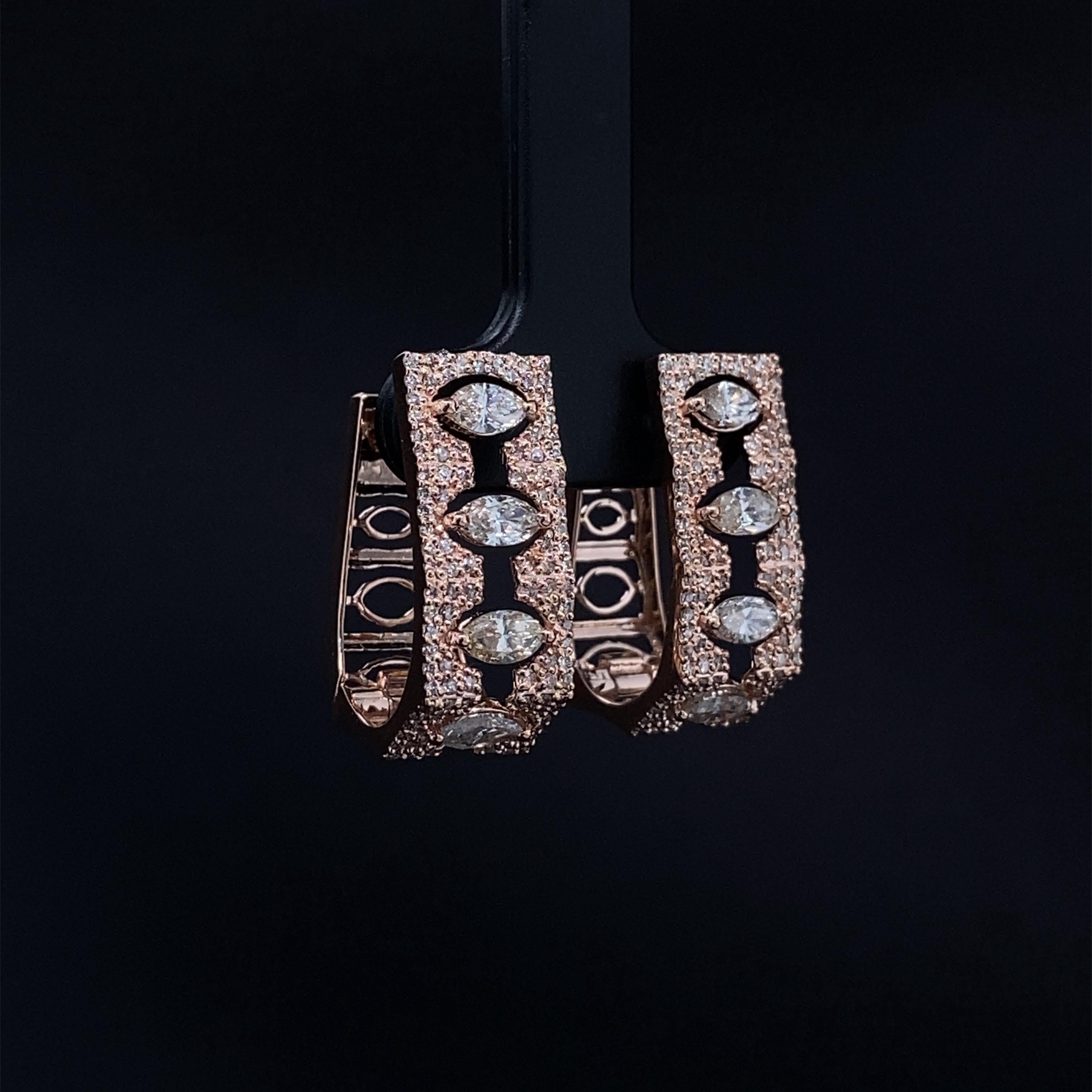 Marquise-Diamanten-Bar Plug-Ohrringe aus 18 Karat massivem Gold im Zustand „Neu“ im Angebot in New Delhi, DL
