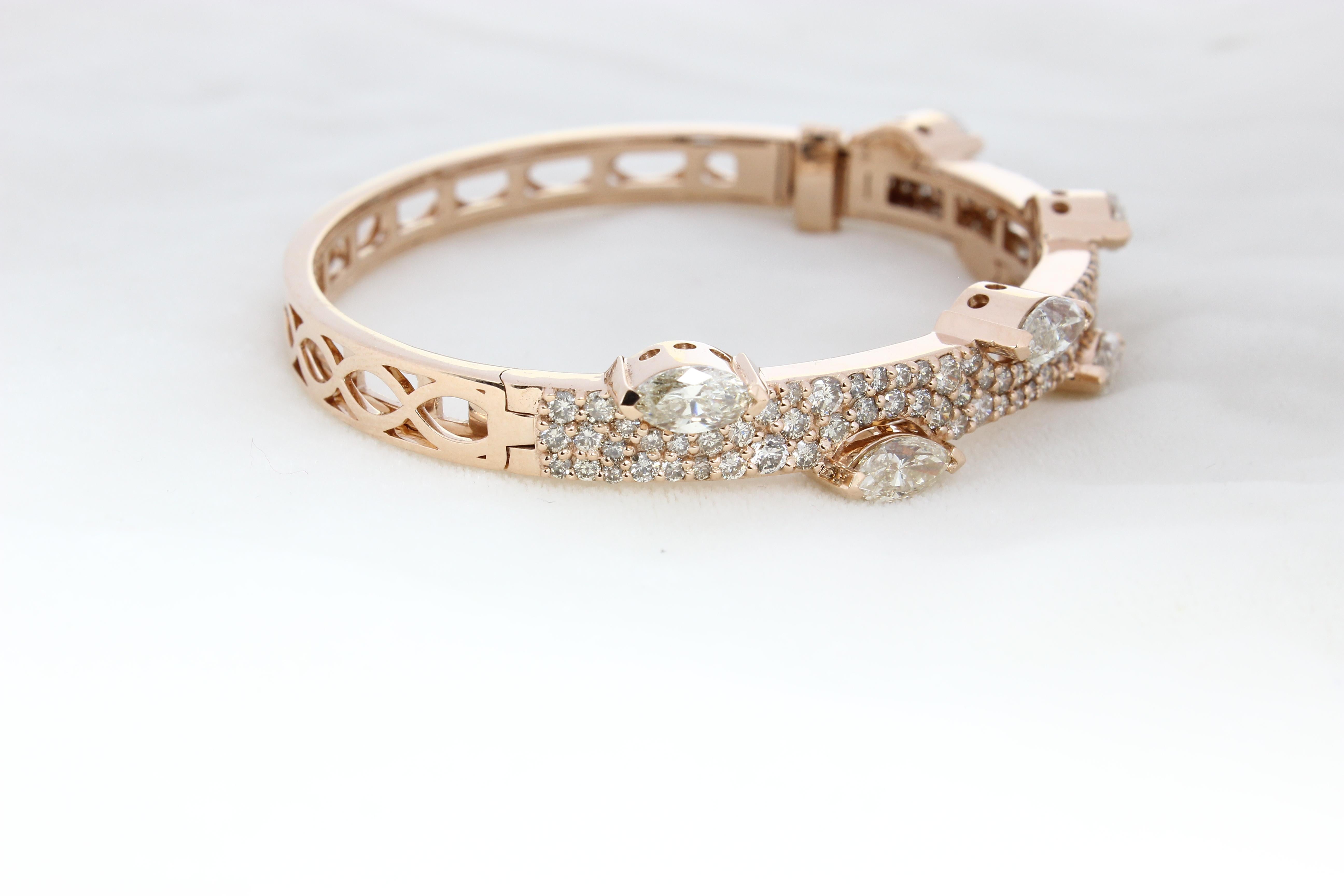 Women's Marquise Diamonds Bracelet in 18k Solid Gold For Sale