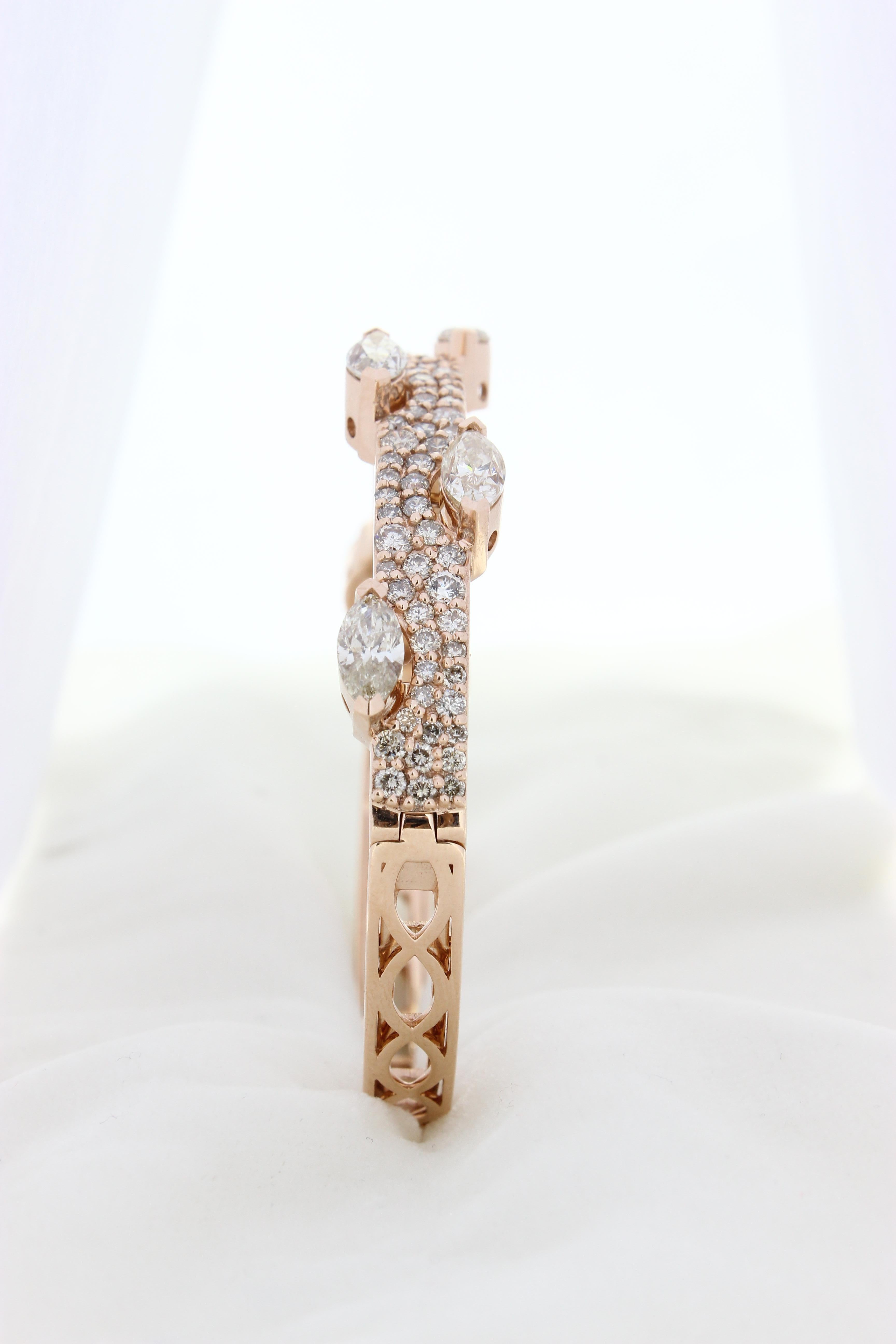 Marquise Diamonds Bracelet in 18k Solid Gold For Sale 1