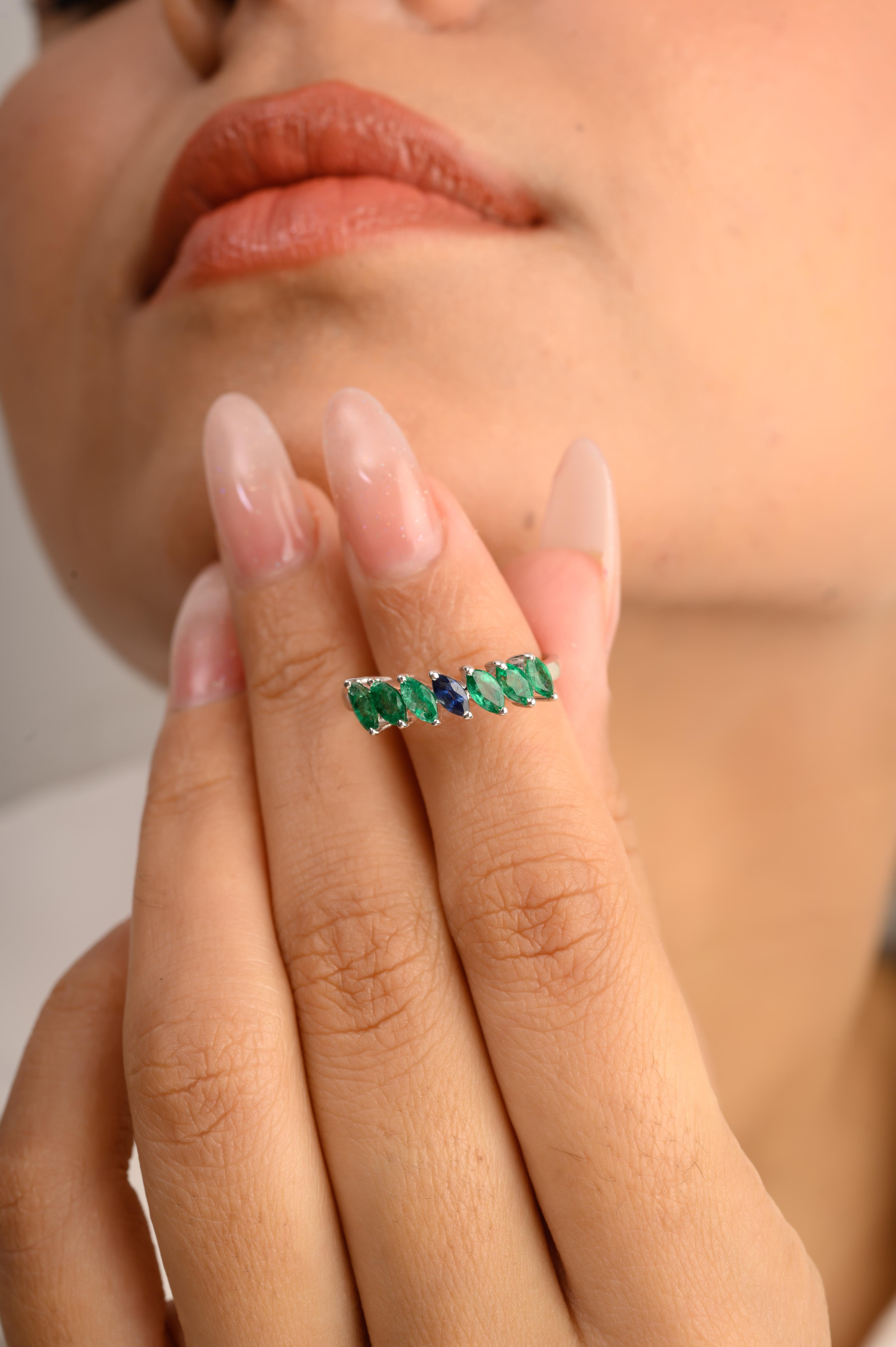En vente :  Bague jonc avec émeraude taille marquise et saphir bleu en or blanc 14 carats 2
