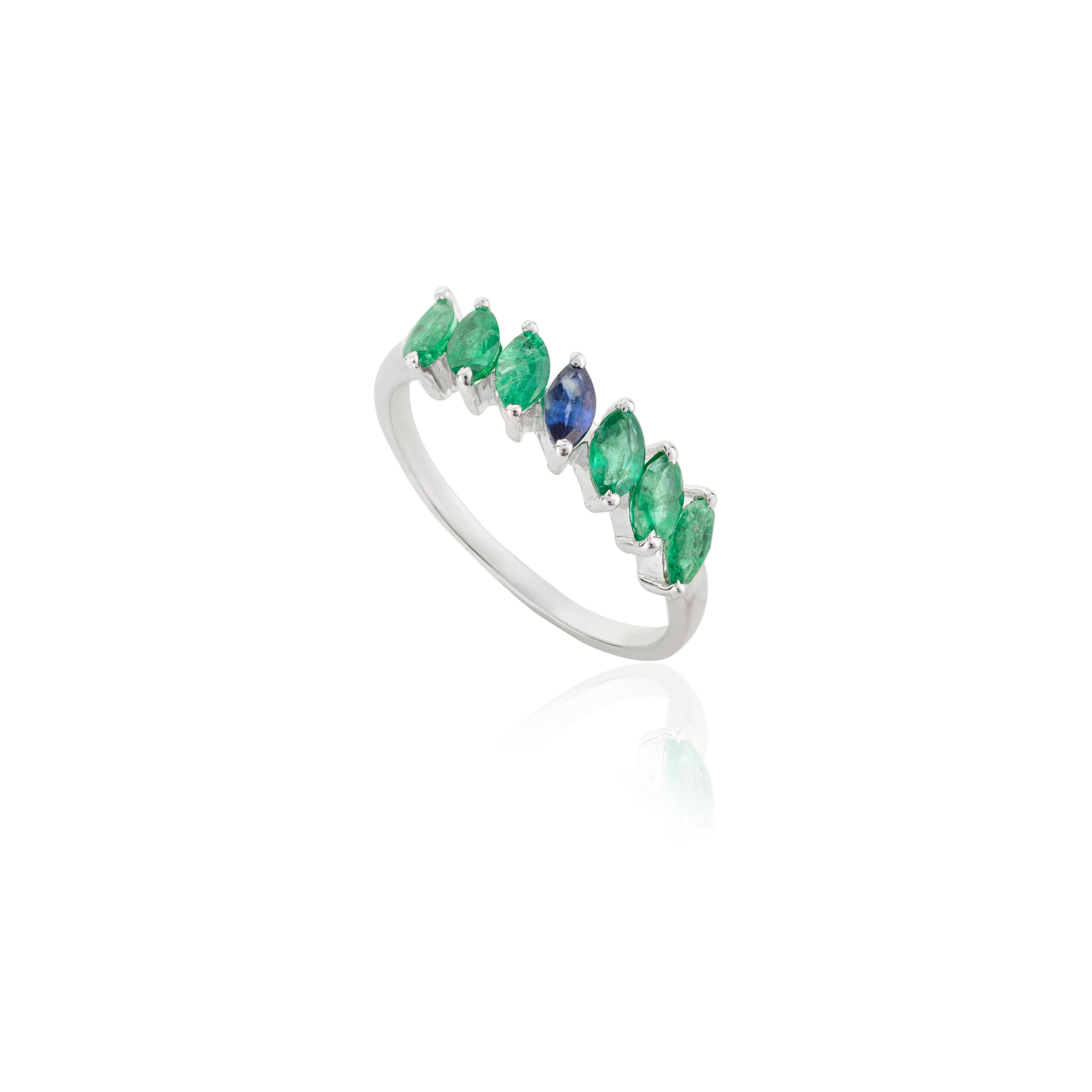 En vente :  Bague jonc avec émeraude taille marquise et saphir bleu en or blanc 14 carats 7
