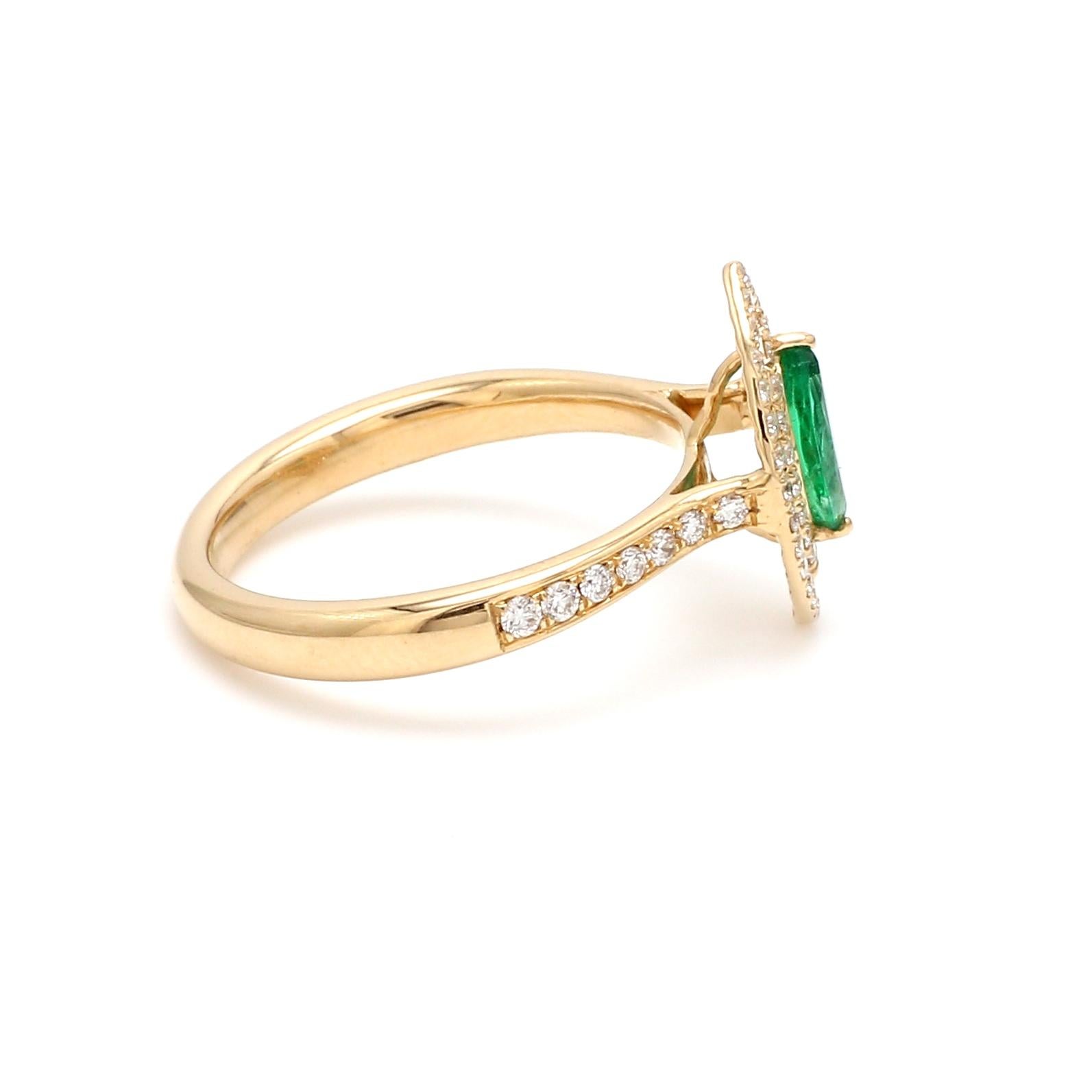 Marquise Cut Marquise Emerald Diamond 18 Karat Yellow Gold Engagement Fashion Ring For Sale