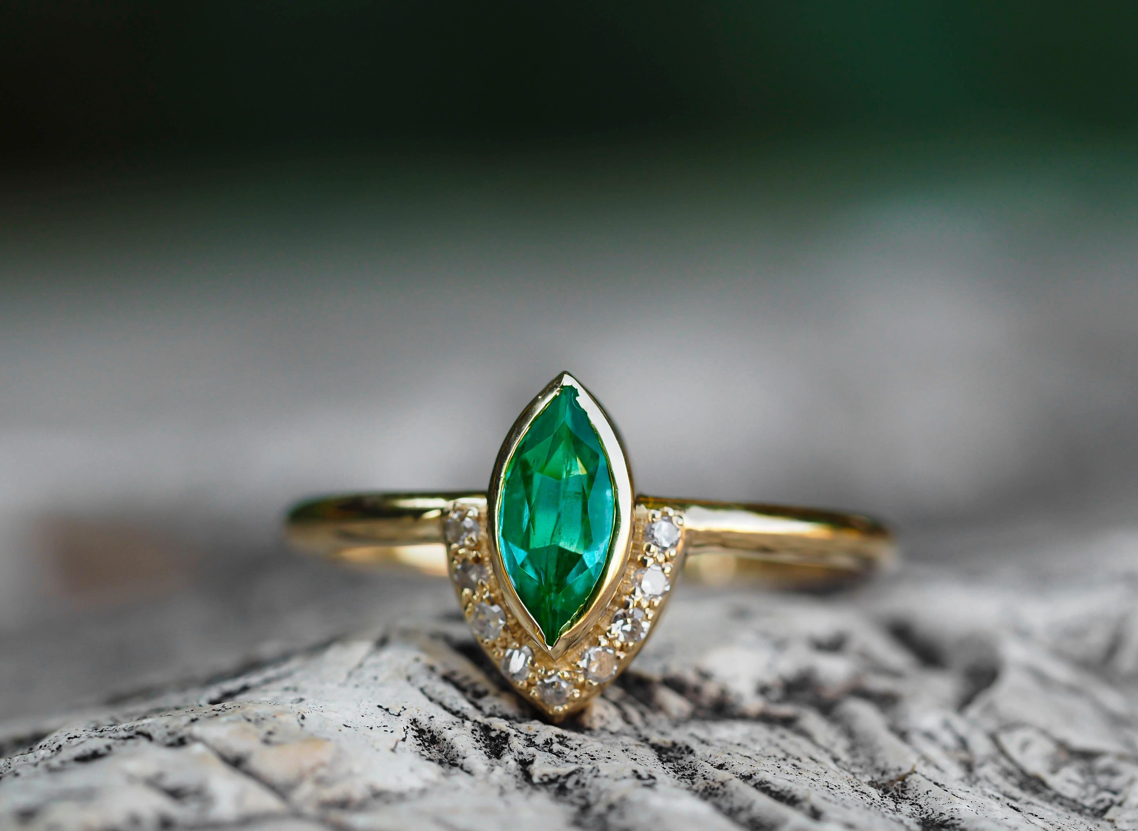 Marquise Smaragd Ring.  im Angebot 4