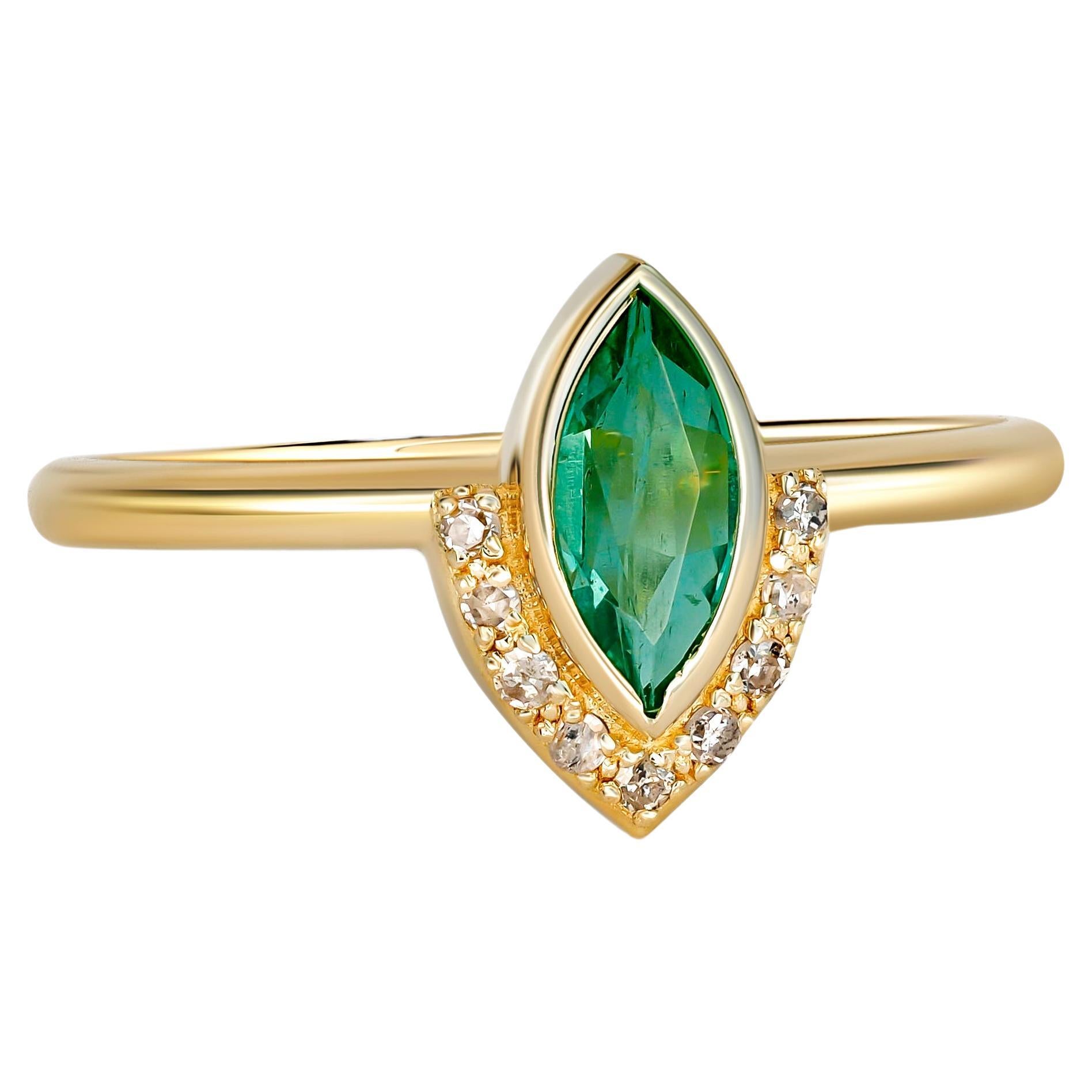 Marquise Smaragd Ring.  im Angebot