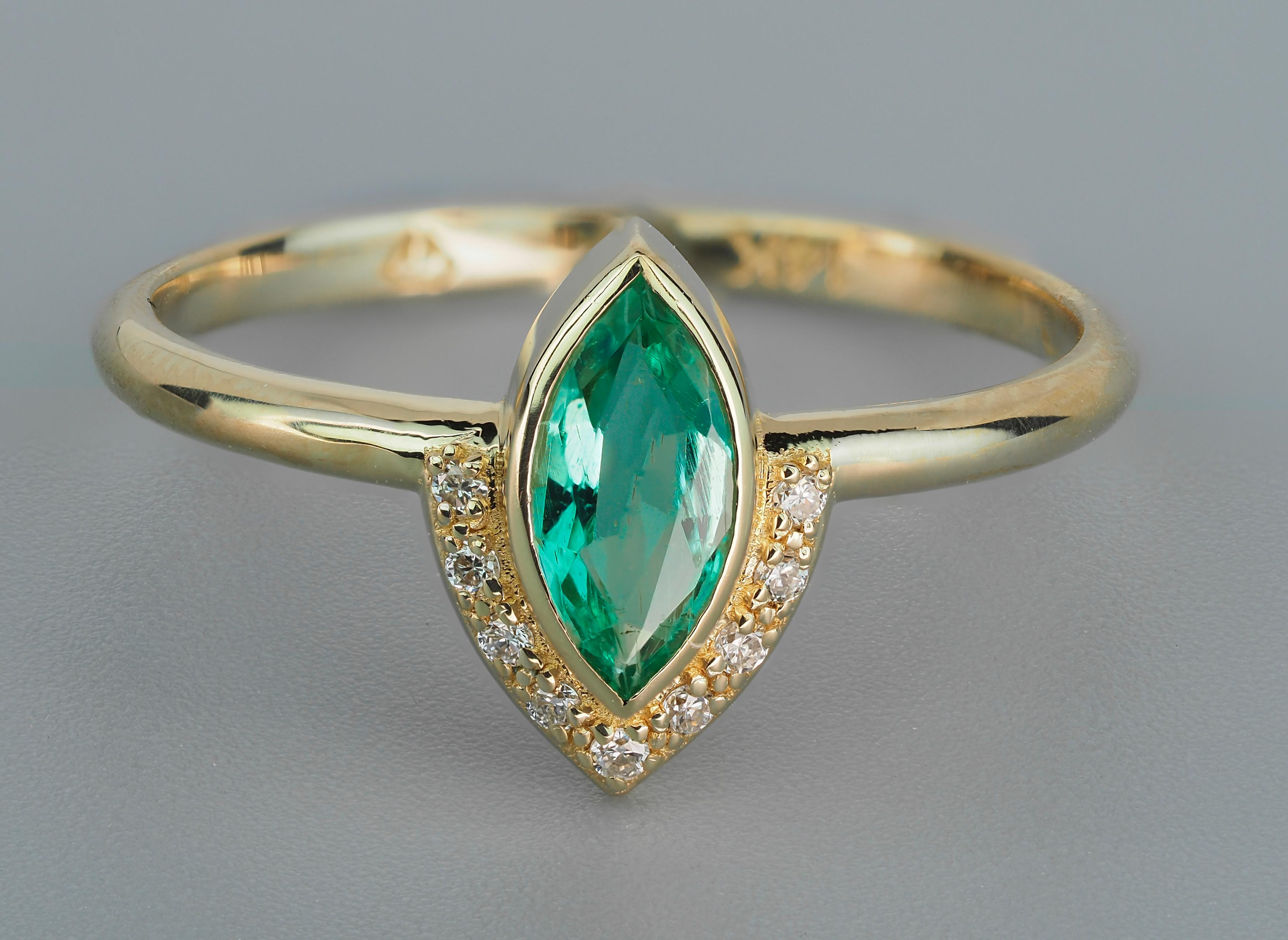 14 kt  gold ring with emerald and diamonds.
Total weight: 1.80 g.

Set with emerald, color - green
Marquise cut, 0.70 ct. in total.
Clarity: Transparent with inclusions
Surrounding stone - diamonds 0.09 ct (9 x 0.01 ct), F/VS, round brilliant cut.
