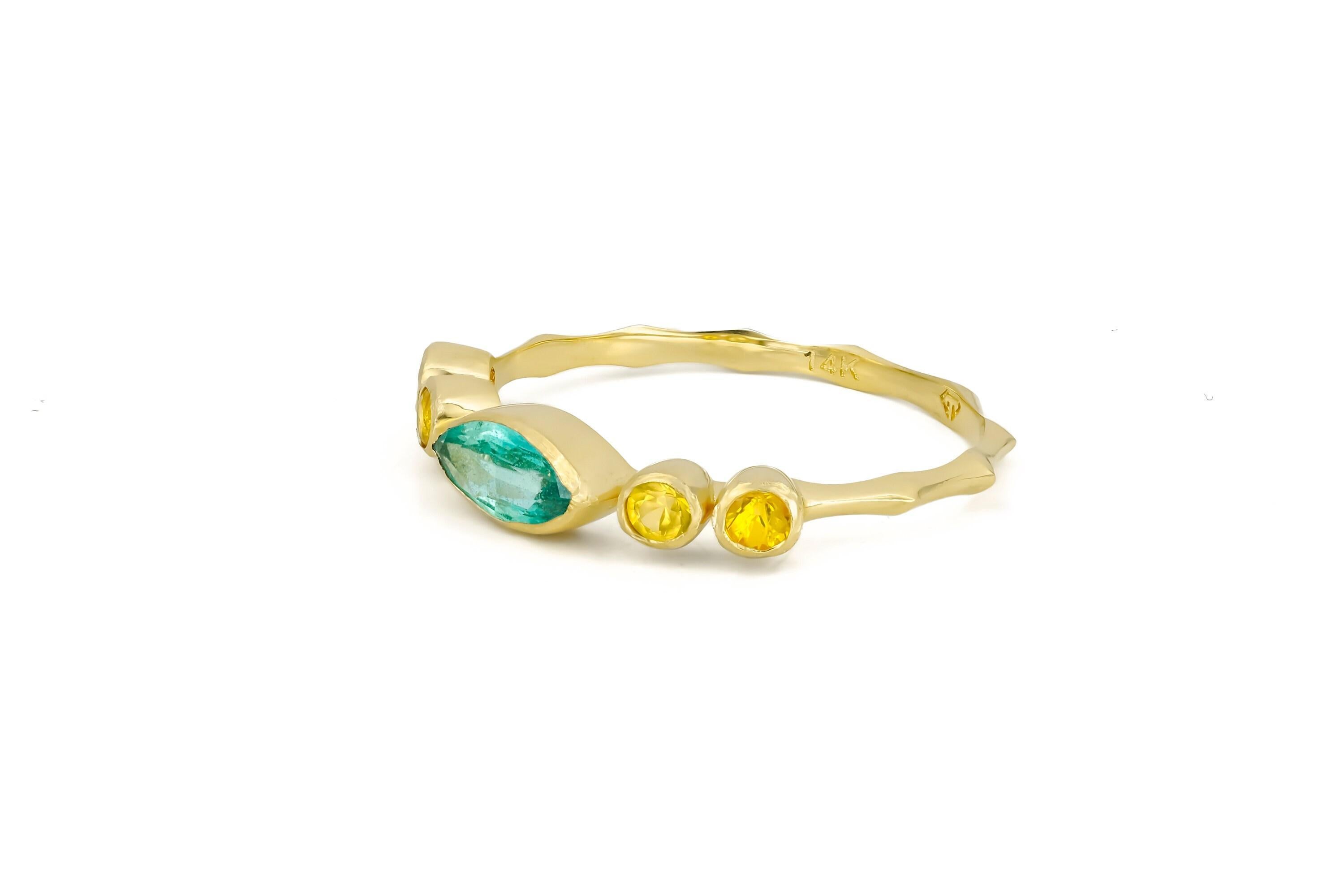 Marquise-Smaragdring aus 14 Karat Gold. Ring mit Smaragd und gelbem Saphir. Minimalistischer Smaragdring. Smaragdfarbener Verlobungsring. Mai-Geburtsstein-Ring. Smaragdring im Vintage-Stil. Von Daizy Jewellery.

14k Massivgold
Gesamtgewicht: 1,8 g.